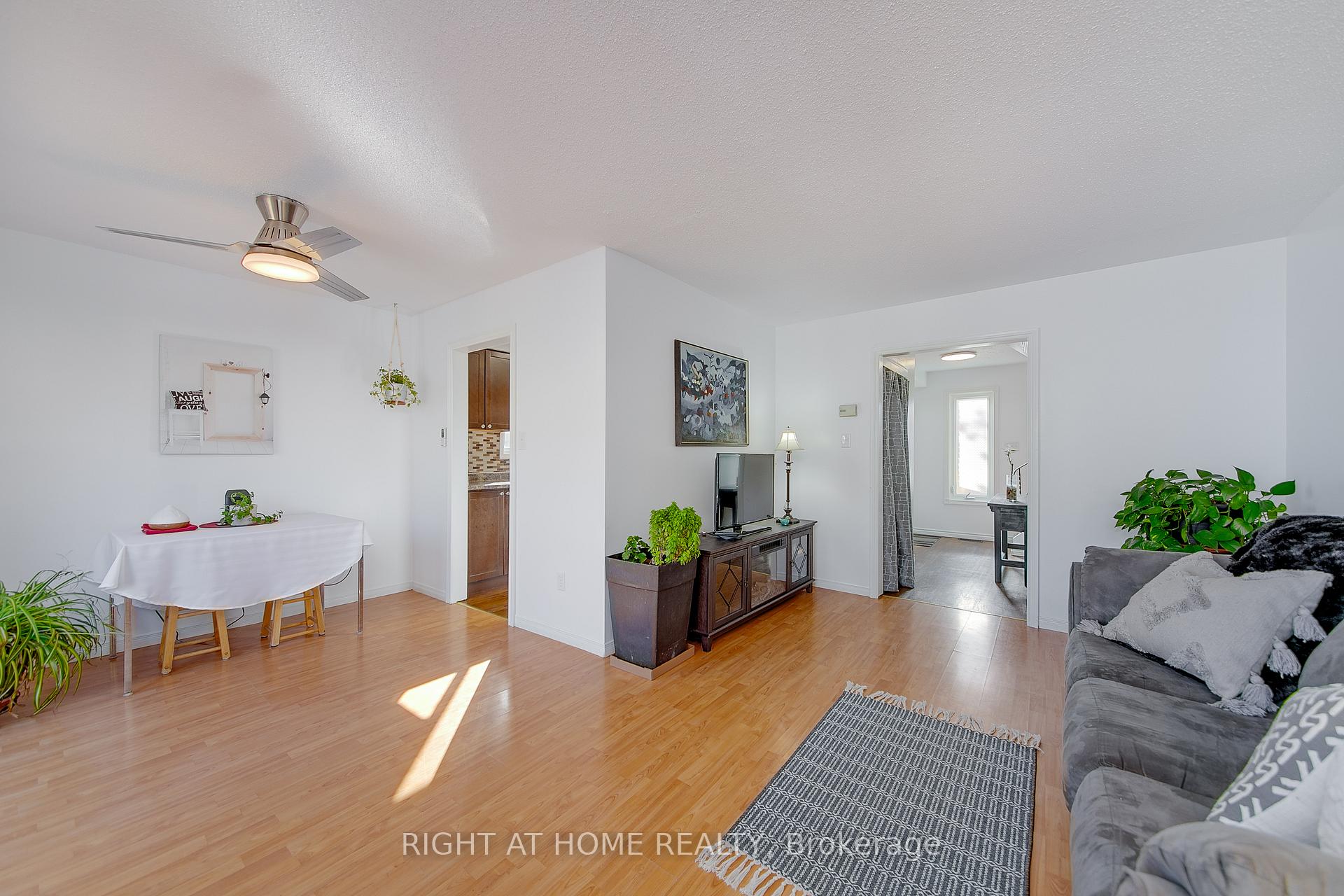 Photo 8 of 5 Dickens Drive, Barrie, Letitia Heights — HOMEH