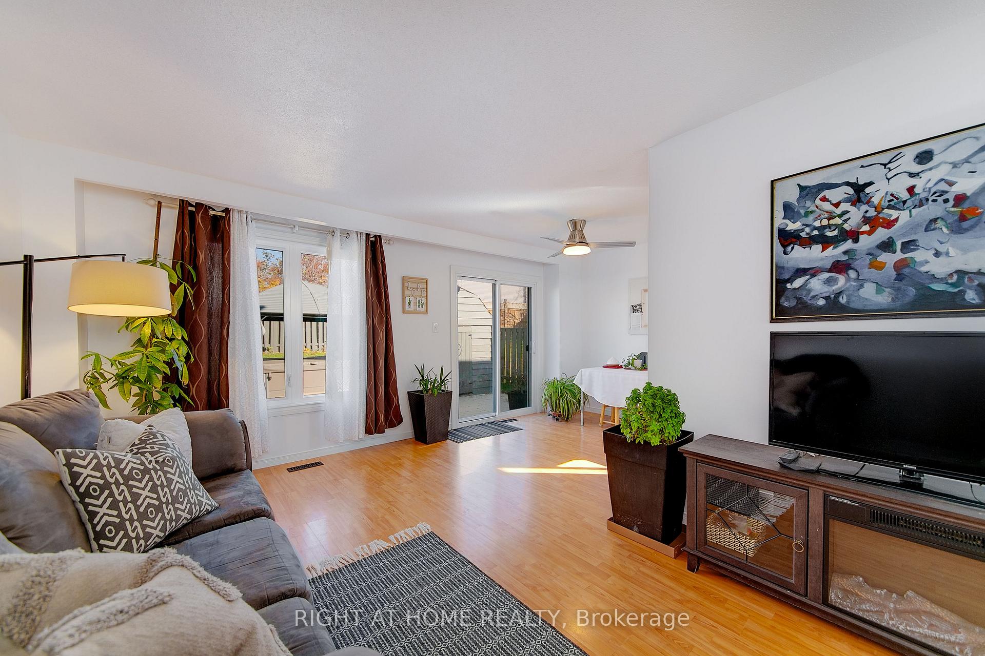 Photo 9 of 5 Dickens Drive, Barrie, Letitia Heights — HOMEH