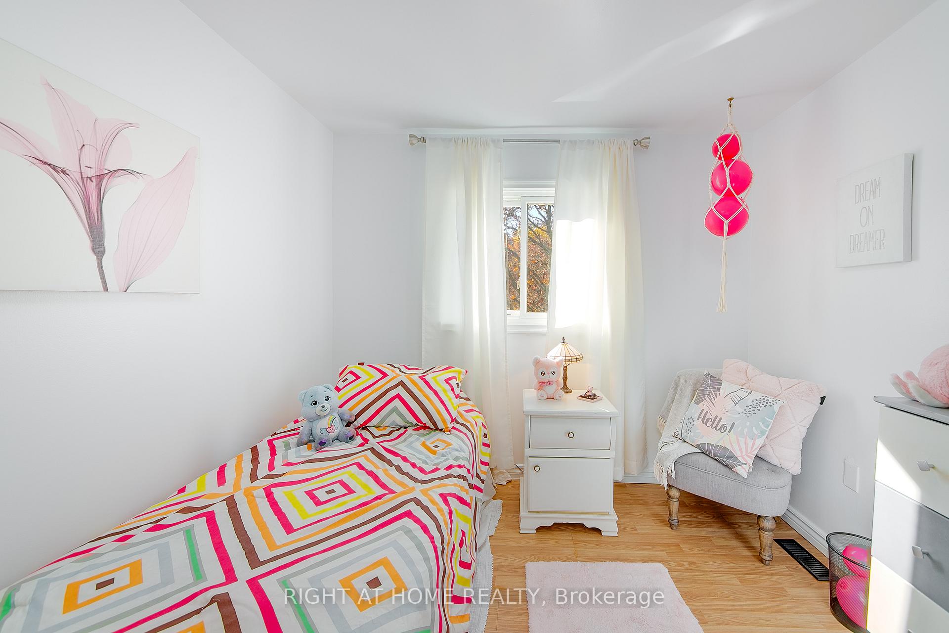 Photo 15 of 5 Dickens Drive, Barrie, Letitia Heights — HOMEH
