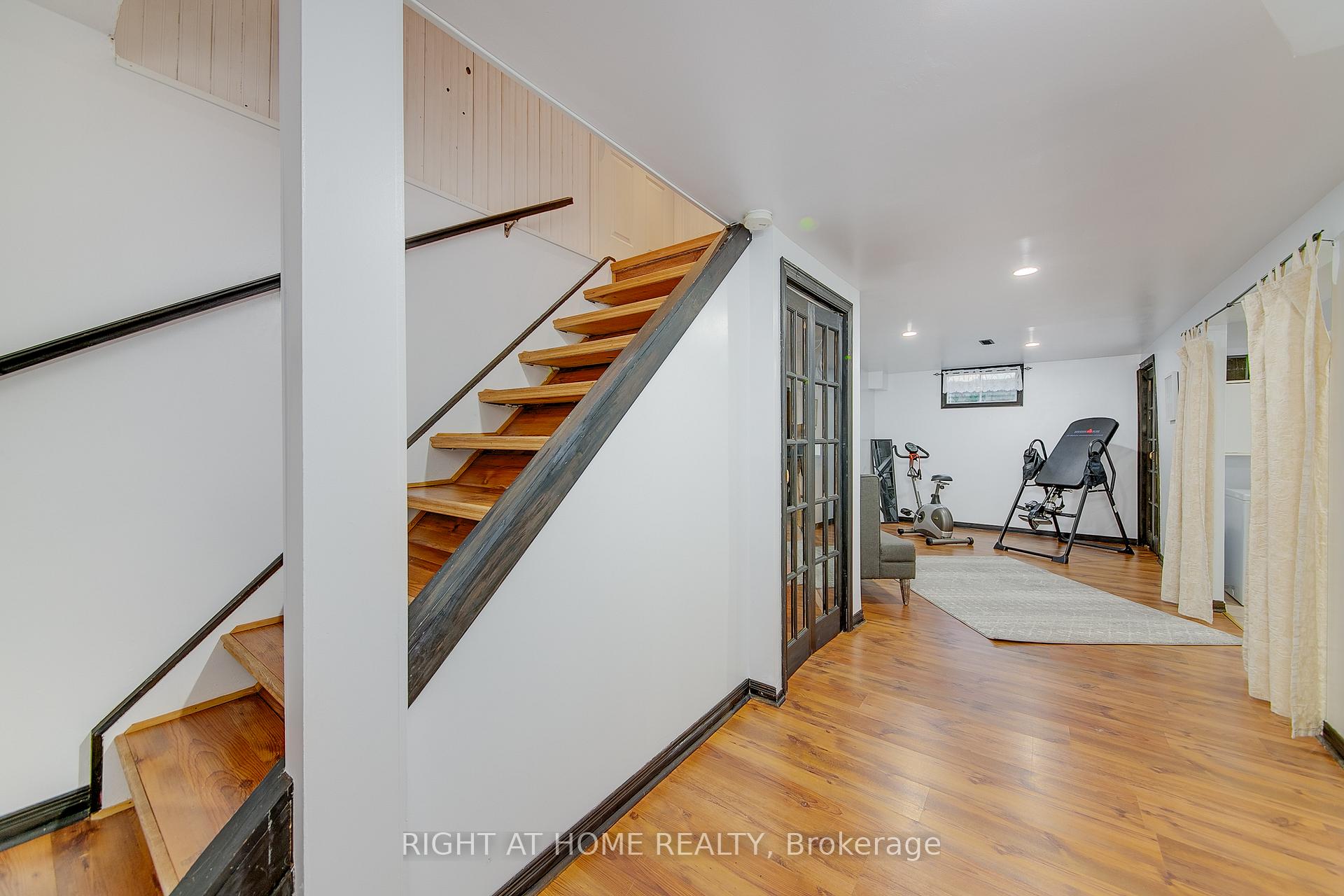 Photo 17 of 5 Dickens Drive, Barrie, Letitia Heights — HOMEH