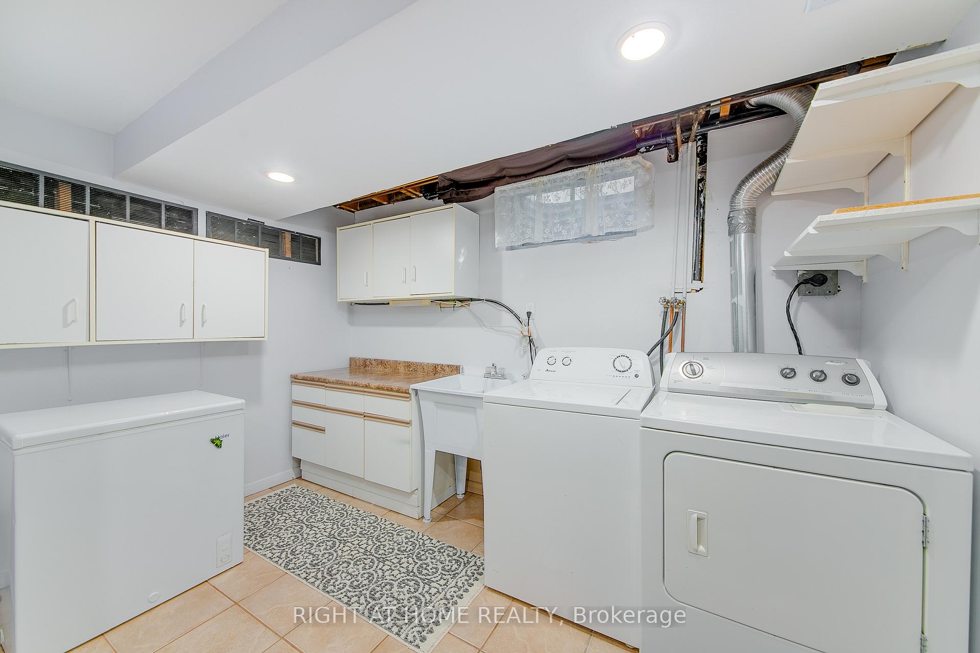 Photo 21 of 5 Dickens Drive, Barrie, Letitia Heights — HOMEH