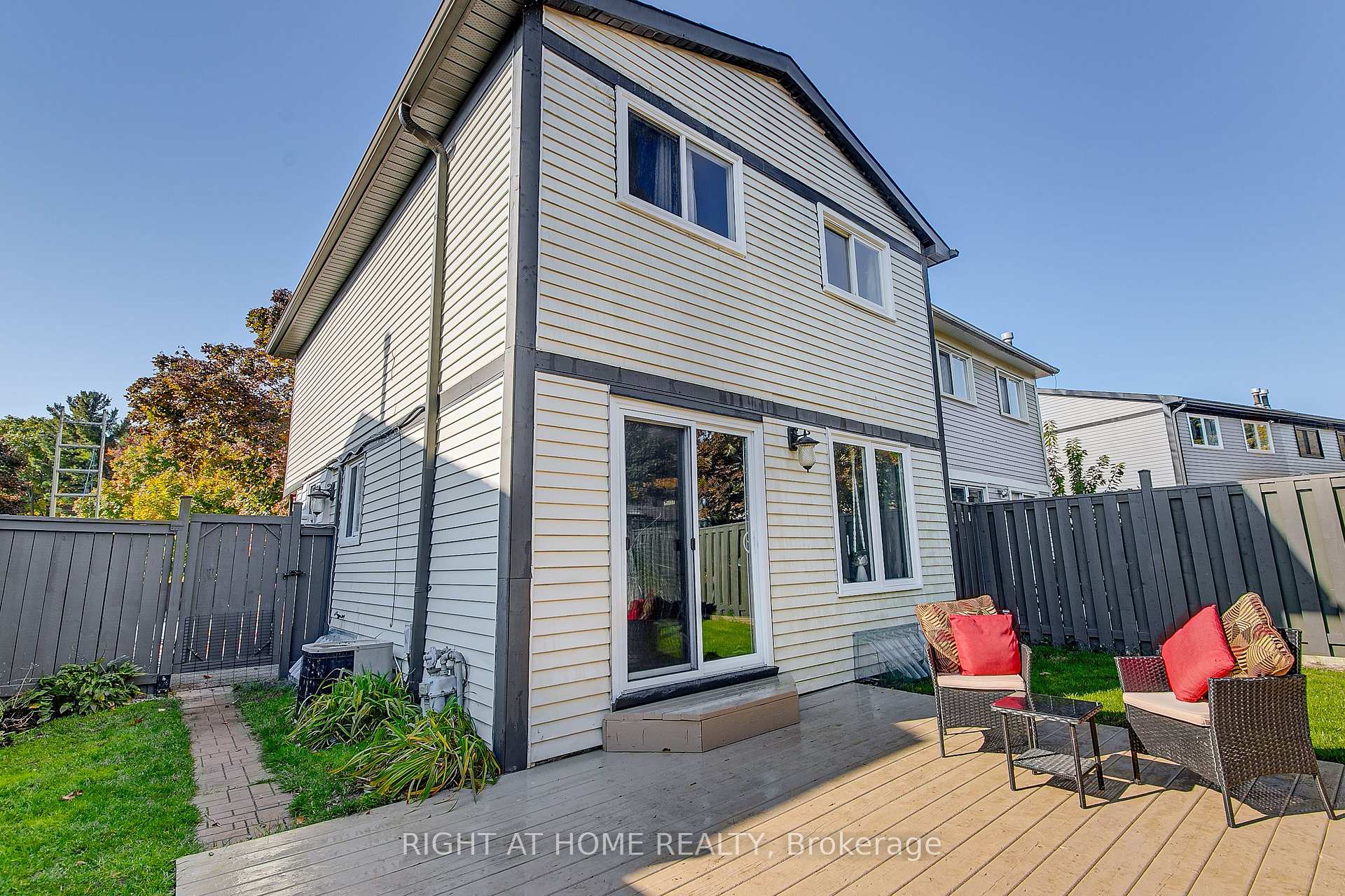 Photo 22 of 5 Dickens Drive, Barrie, Letitia Heights — HOMEH