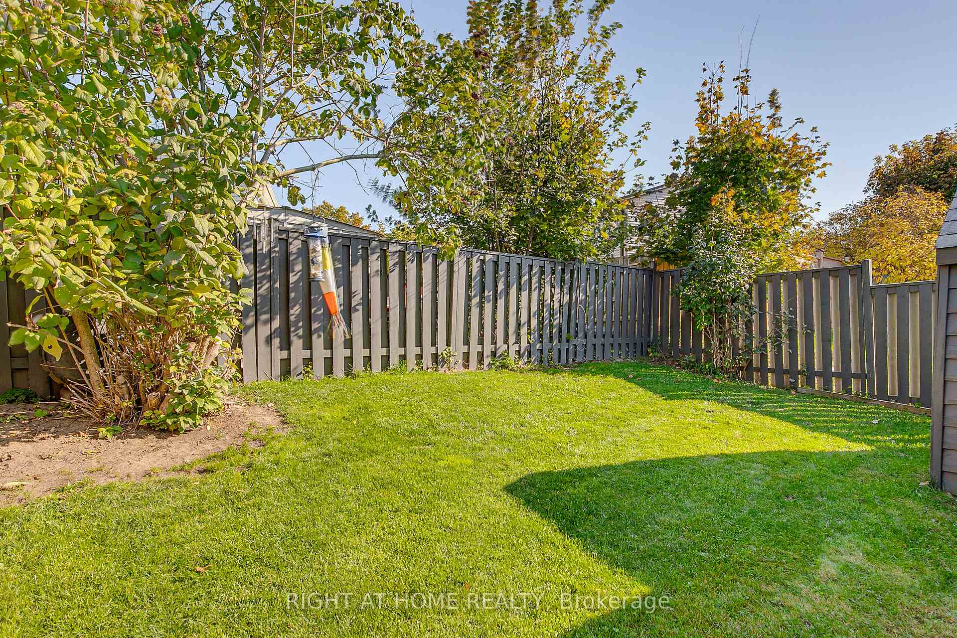 Photo 26 of 5 Dickens Drive, Barrie, Letitia Heights — HOMEH