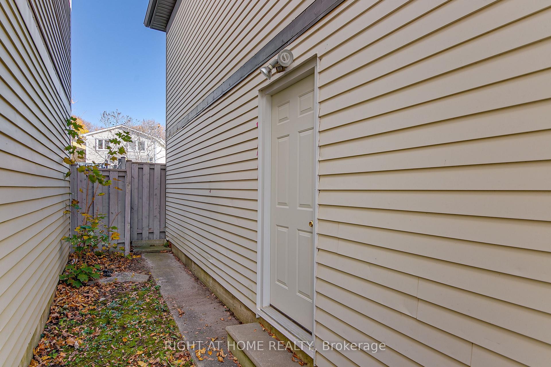 Photo 27 of 5 Dickens Drive, Barrie, Letitia Heights — HOMEH