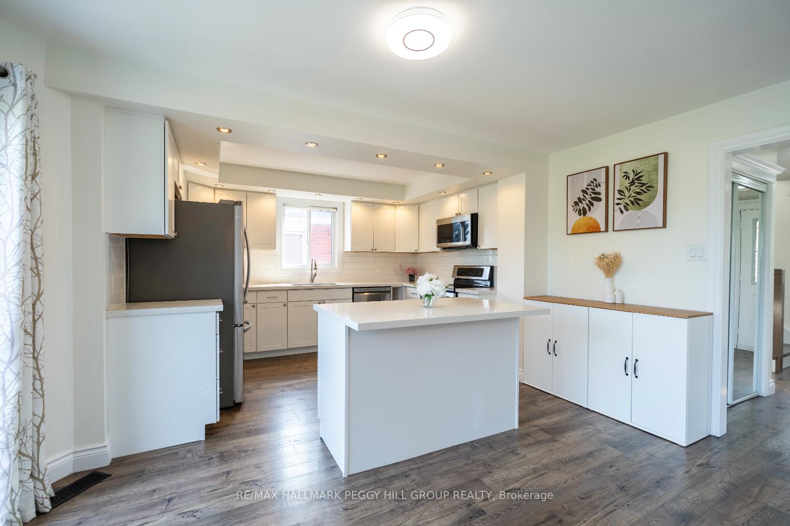 Photo 2 of 12 Cuthbert Street, Barrie, Ardagh — HOMEH