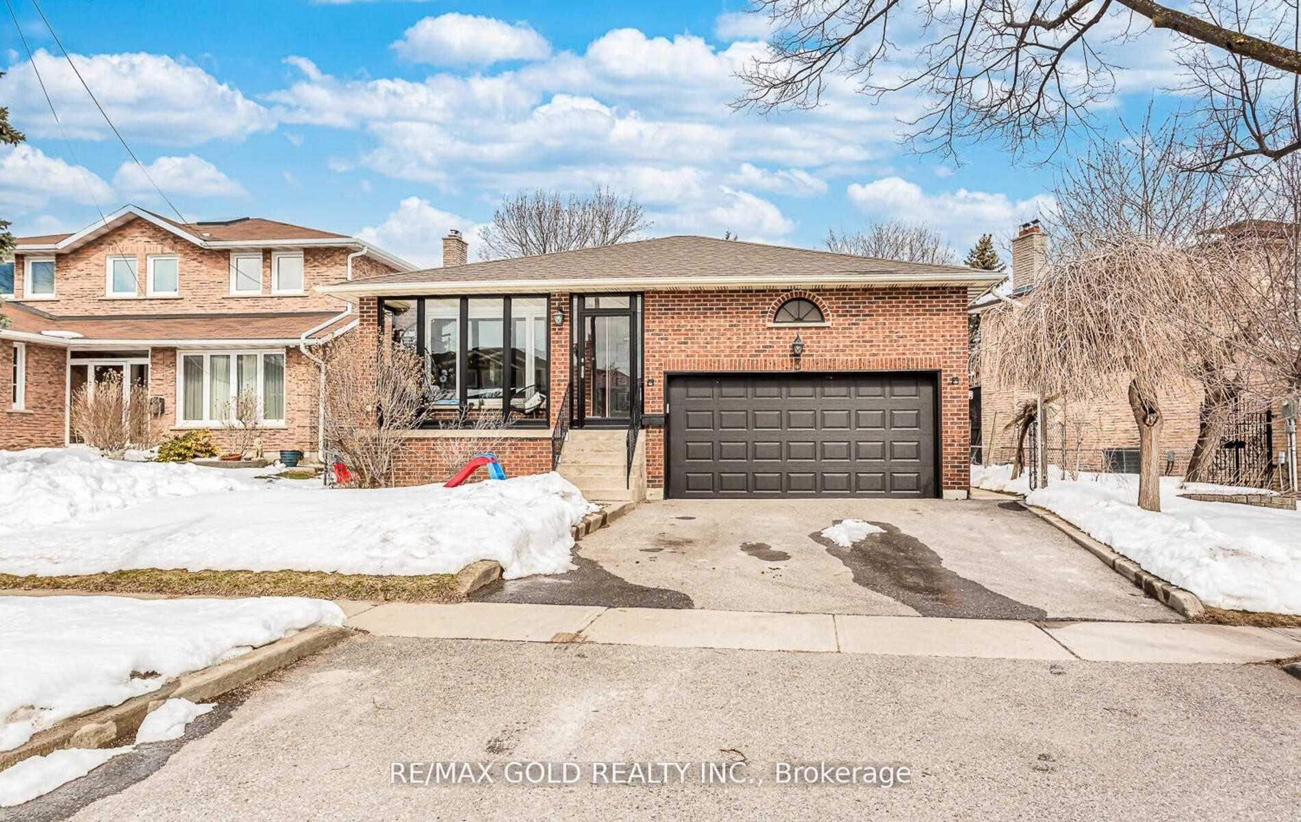 Front of 3 Panorama Crescent N