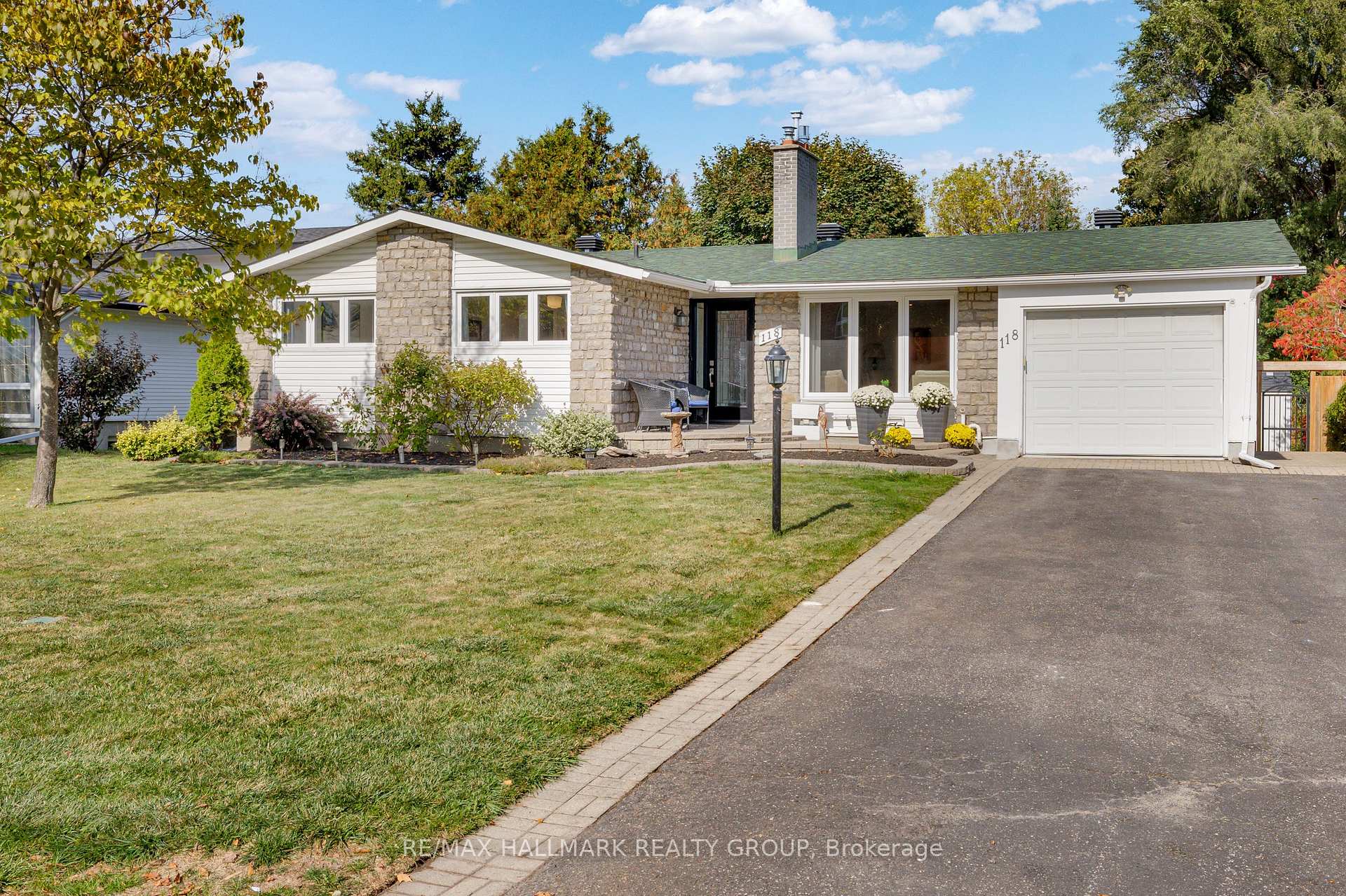 Front of 118 Queensline Drive