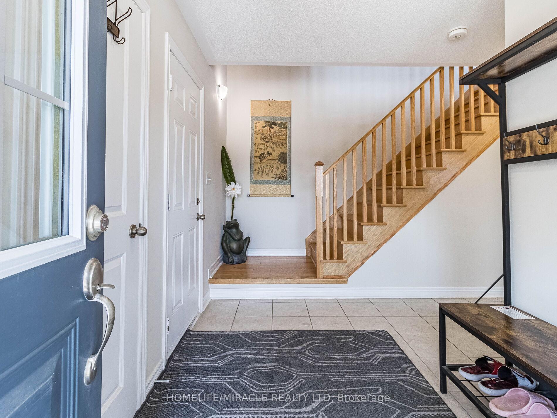 Photo 10 of 43 Finegan Circle, Brampton, Northwest Brampton — HOMEH