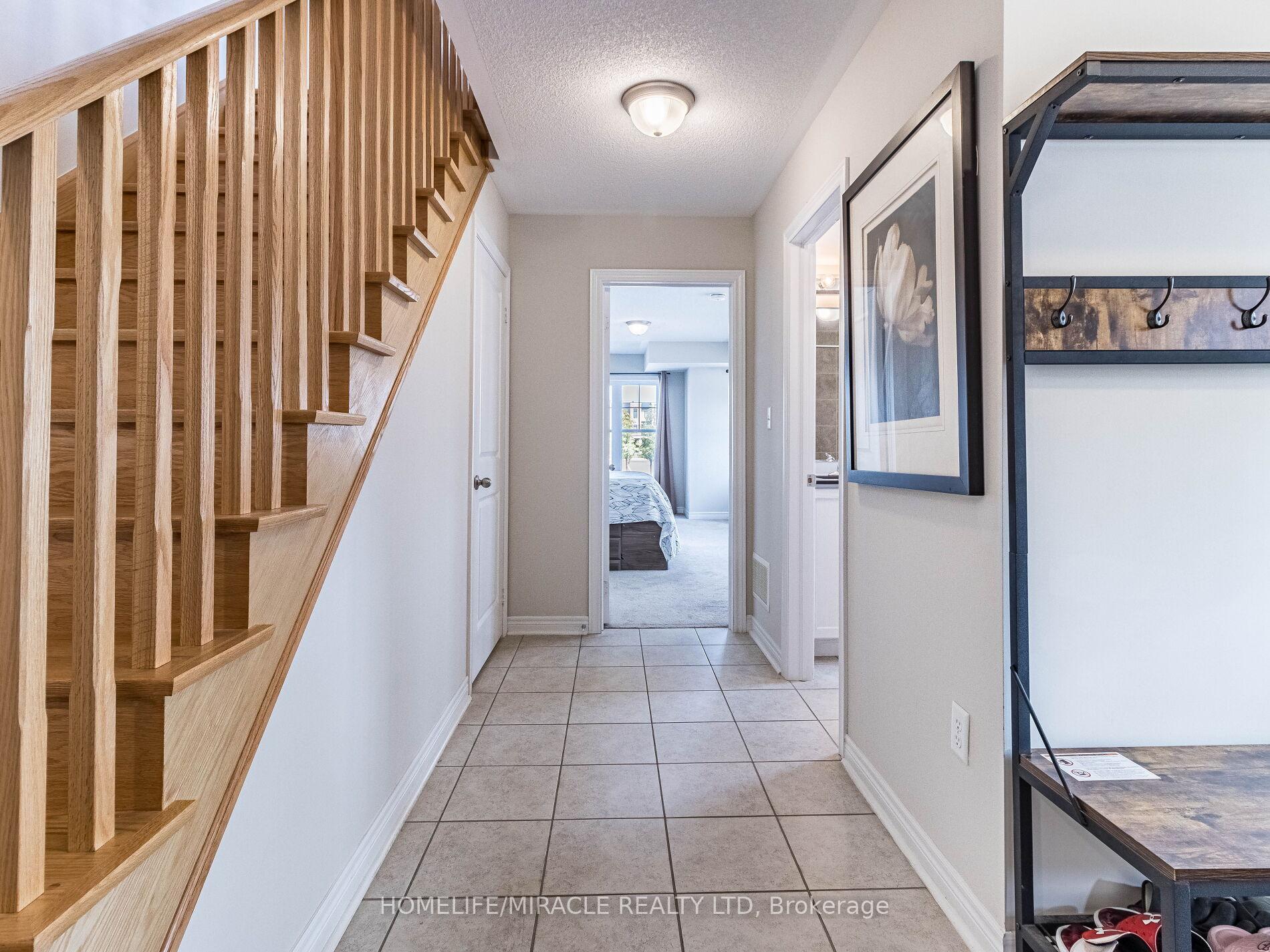 Photo 2 of 43 Finegan Circle, Brampton, Northwest Brampton — HOMEH