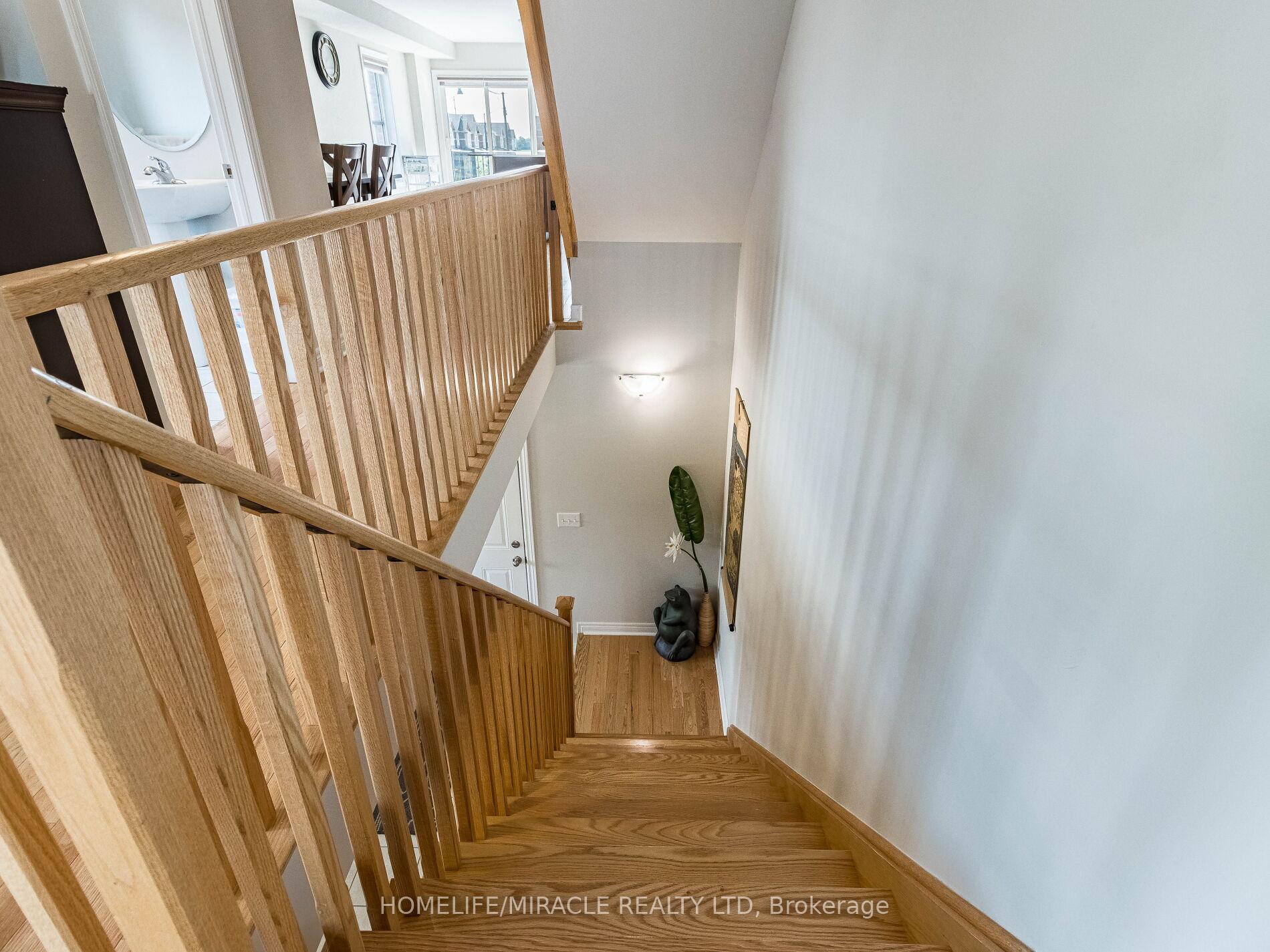 Photo 8 of 43 Finegan Circle, Brampton, Northwest Brampton — HOMEH