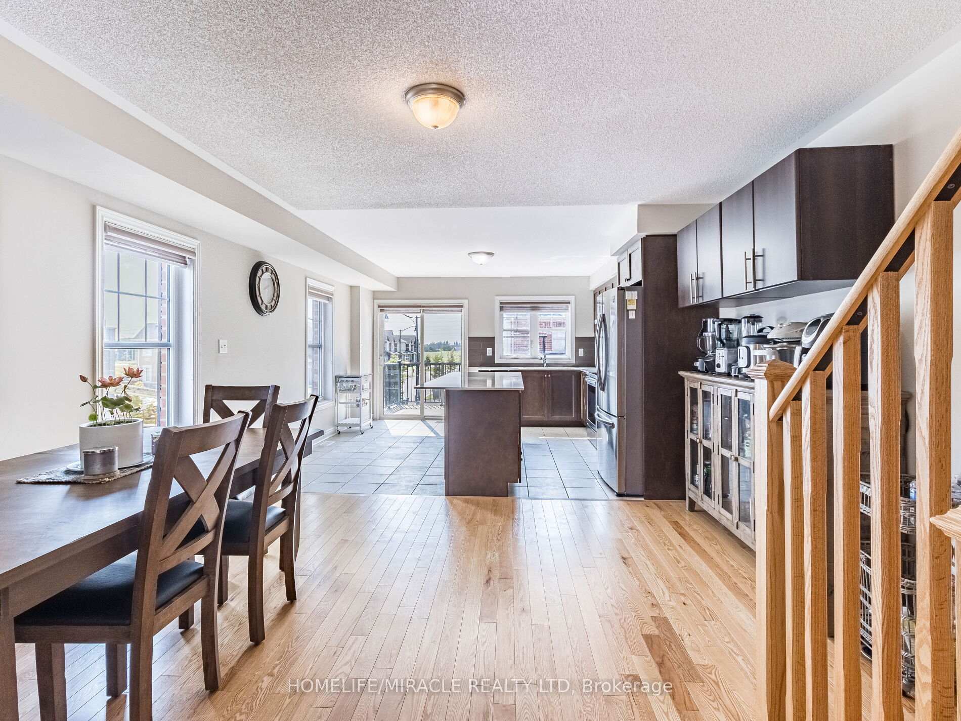 Photo 12 of 43 Finegan Circle, Brampton, Northwest Brampton — HOMEH