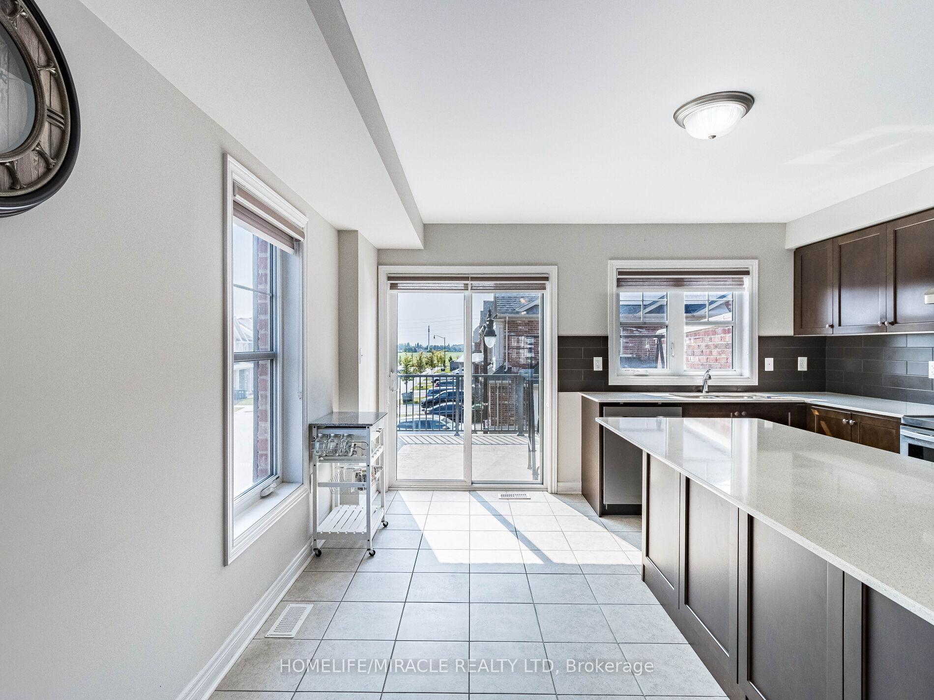 Photo 11 of 43 Finegan Circle, Brampton, Northwest Brampton — HOMEH