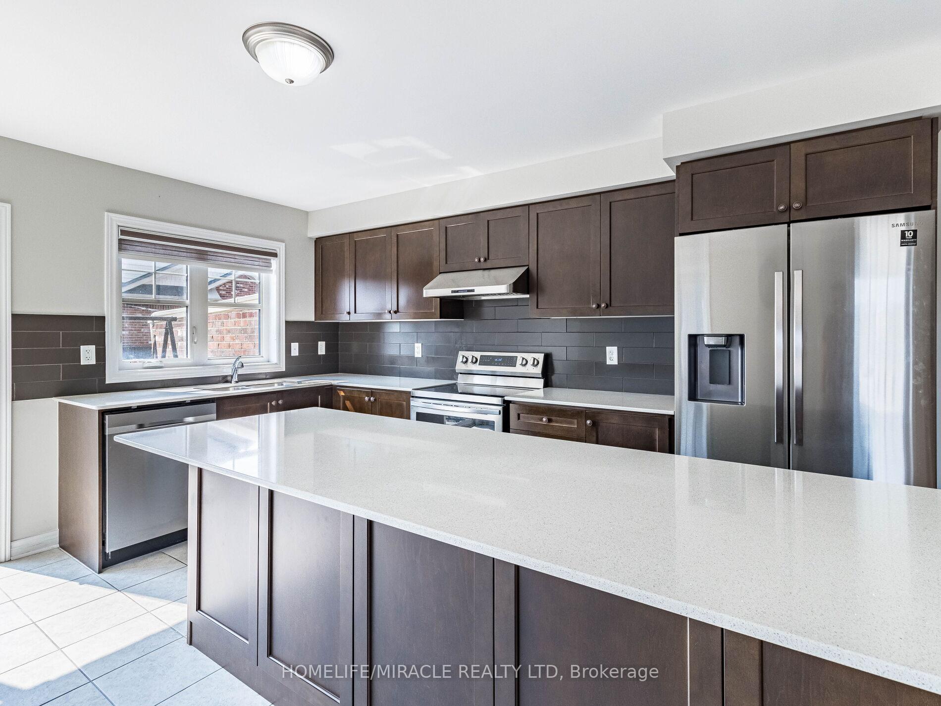 Photo 24 of 43 Finegan Circle, Brampton, Northwest Brampton — HOMEH