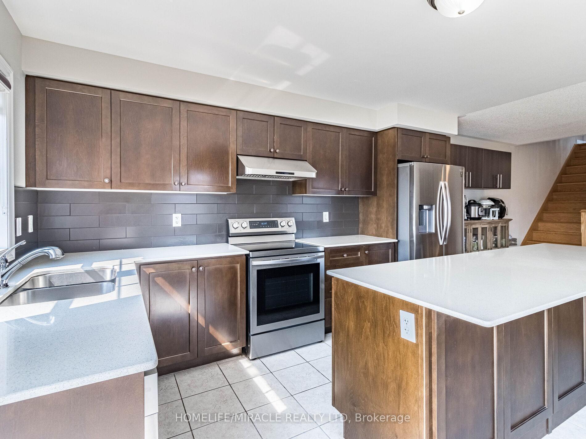 Photo 16 of 43 Finegan Circle, Brampton, Northwest Brampton — HOMEH