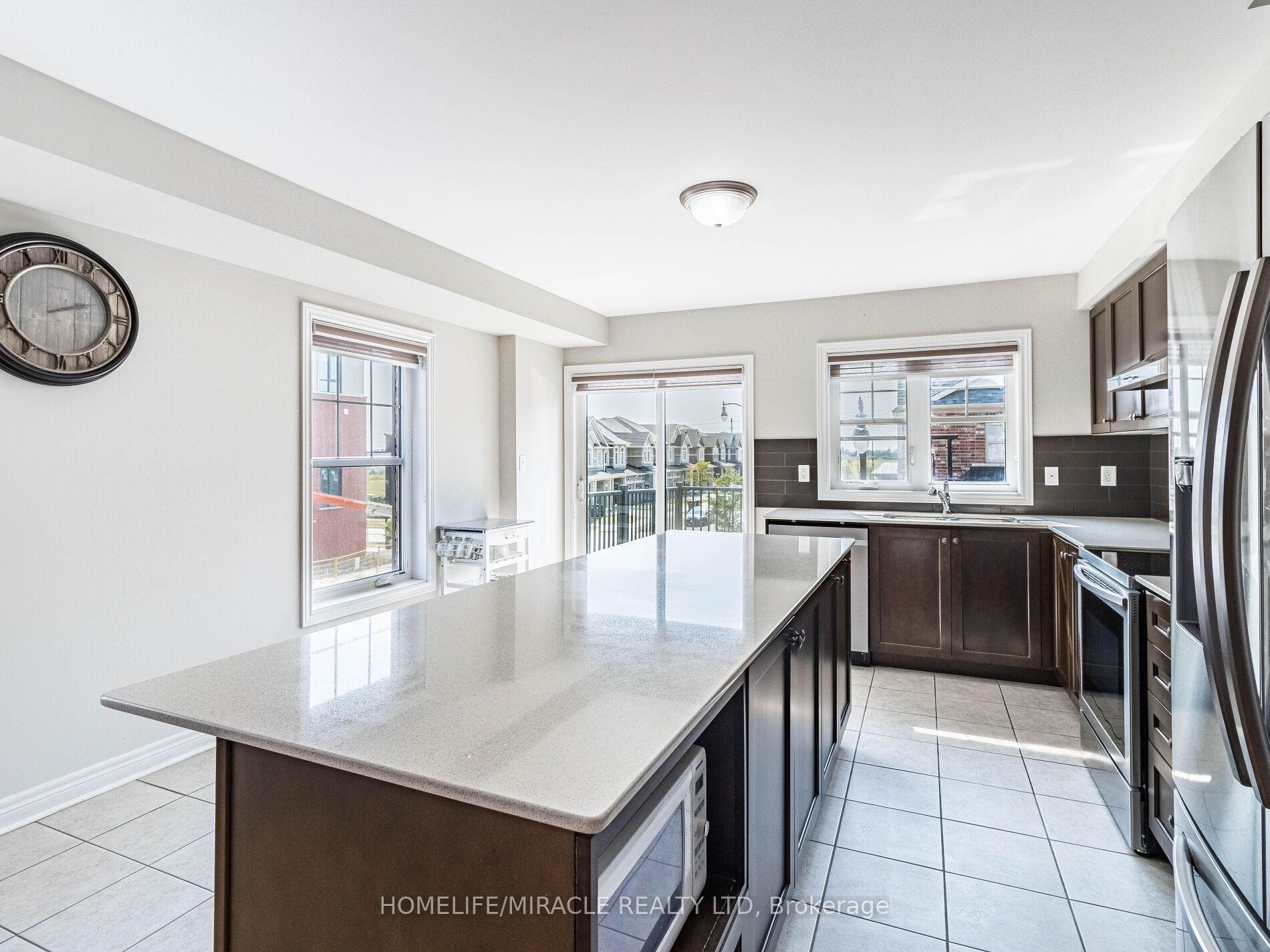 Photo 14 of 43 Finegan Circle, Brampton, Northwest Brampton — HOMEH