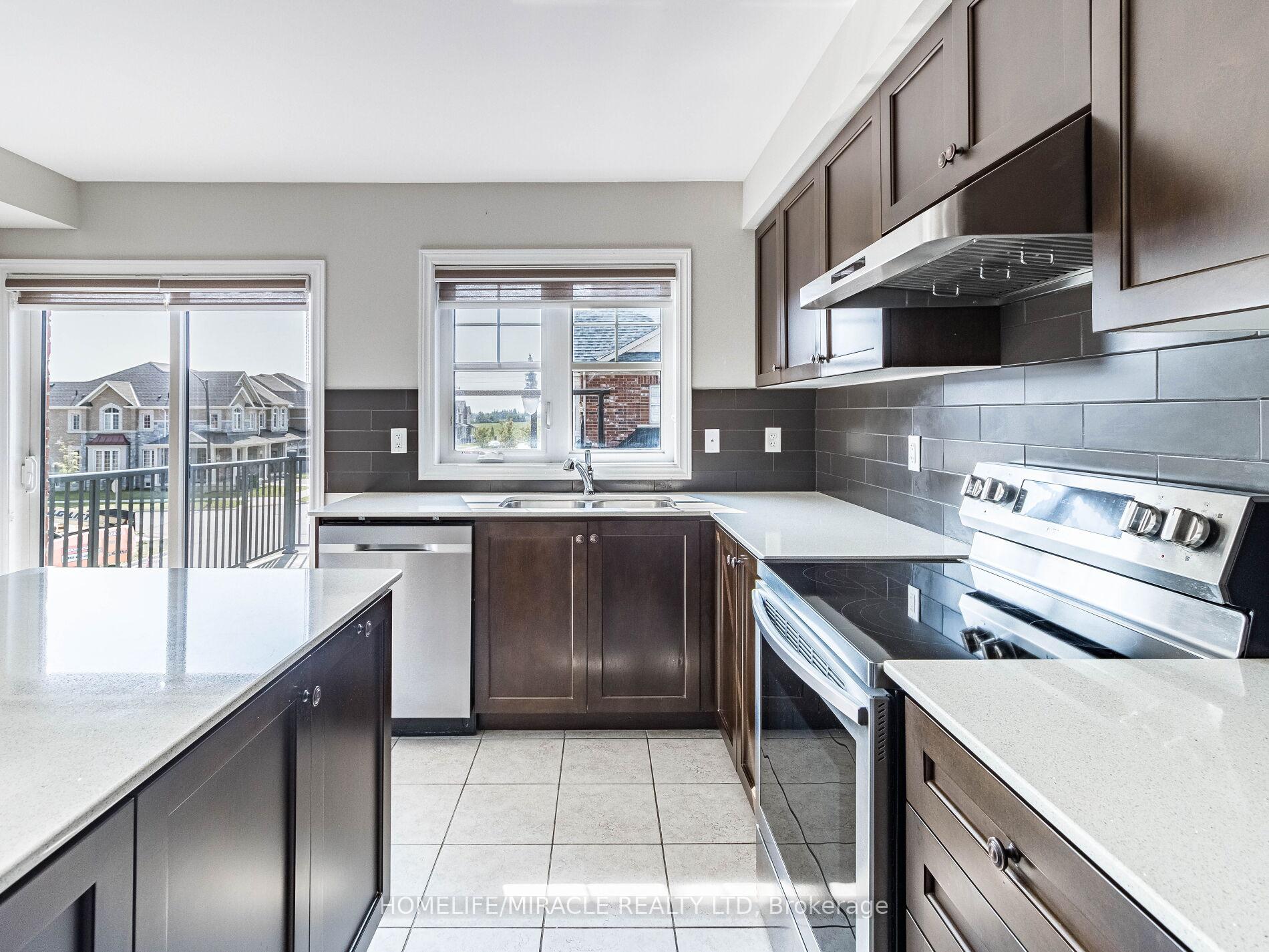 Photo 13 of 43 Finegan Circle, Brampton, Northwest Brampton — HOMEH