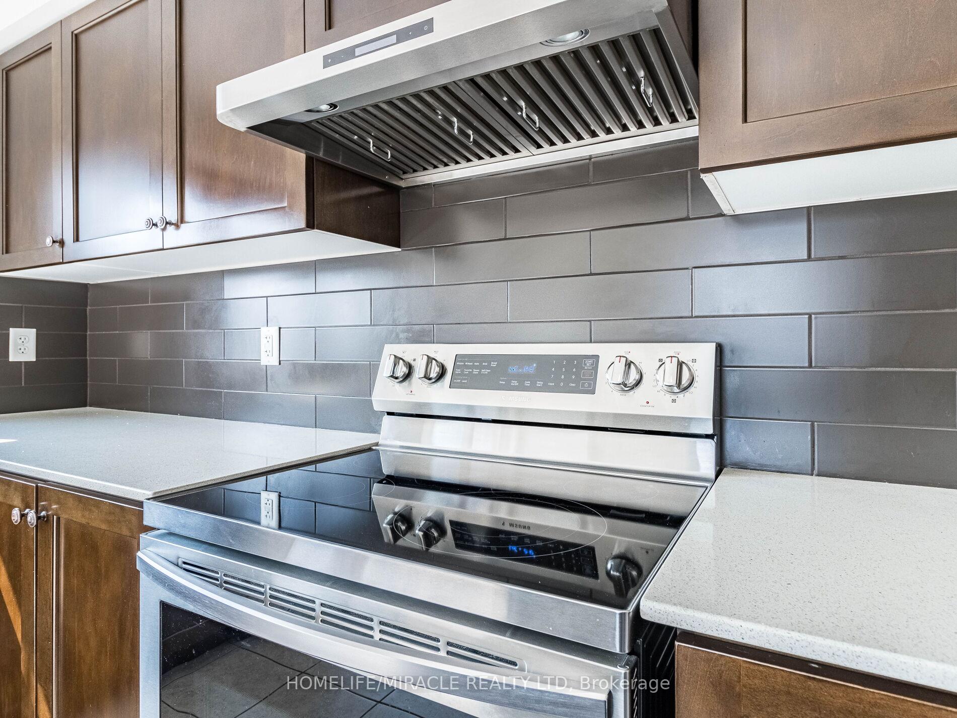 Photo 19 of 43 Finegan Circle, Brampton, Northwest Brampton — HOMEH