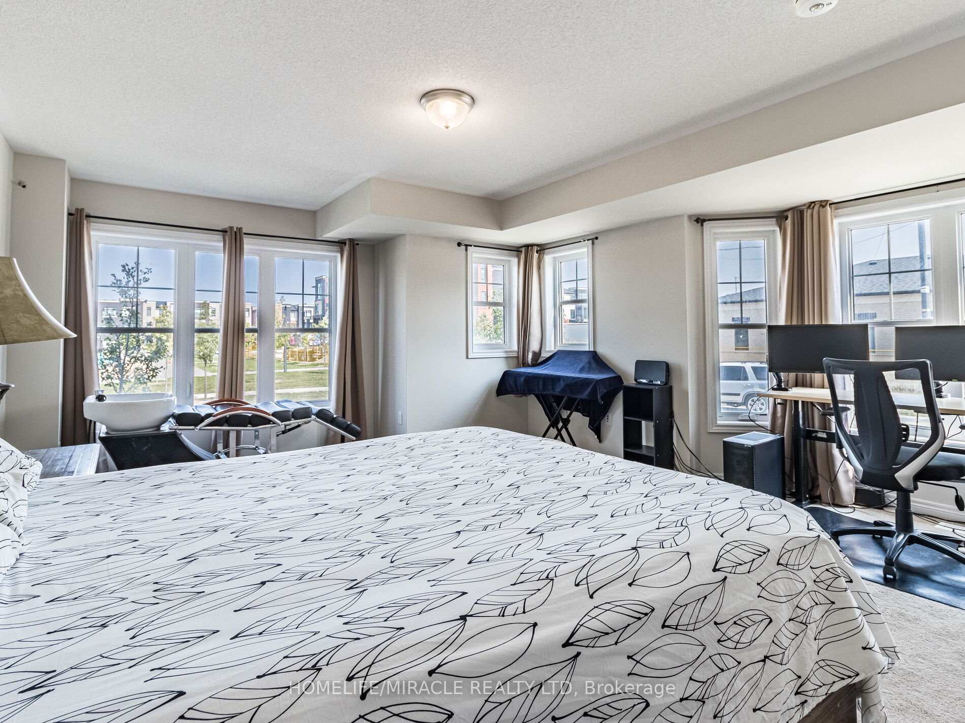 Photo 21 of 43 Finegan Circle, Brampton, Northwest Brampton — HOMEH