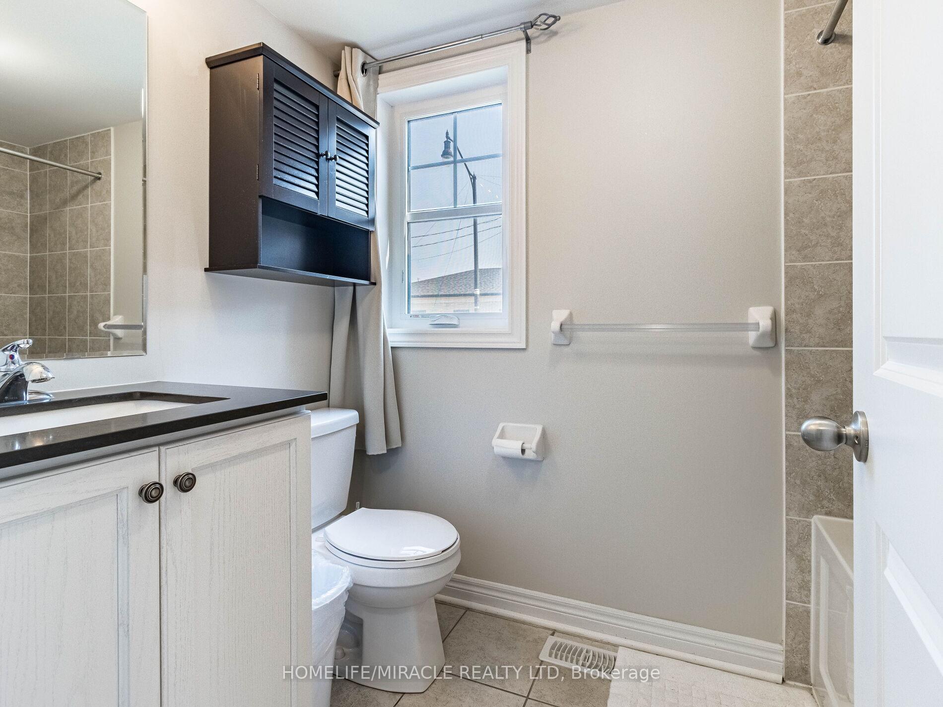 Photo 20 of 43 Finegan Circle, Brampton, Northwest Brampton — HOMEH