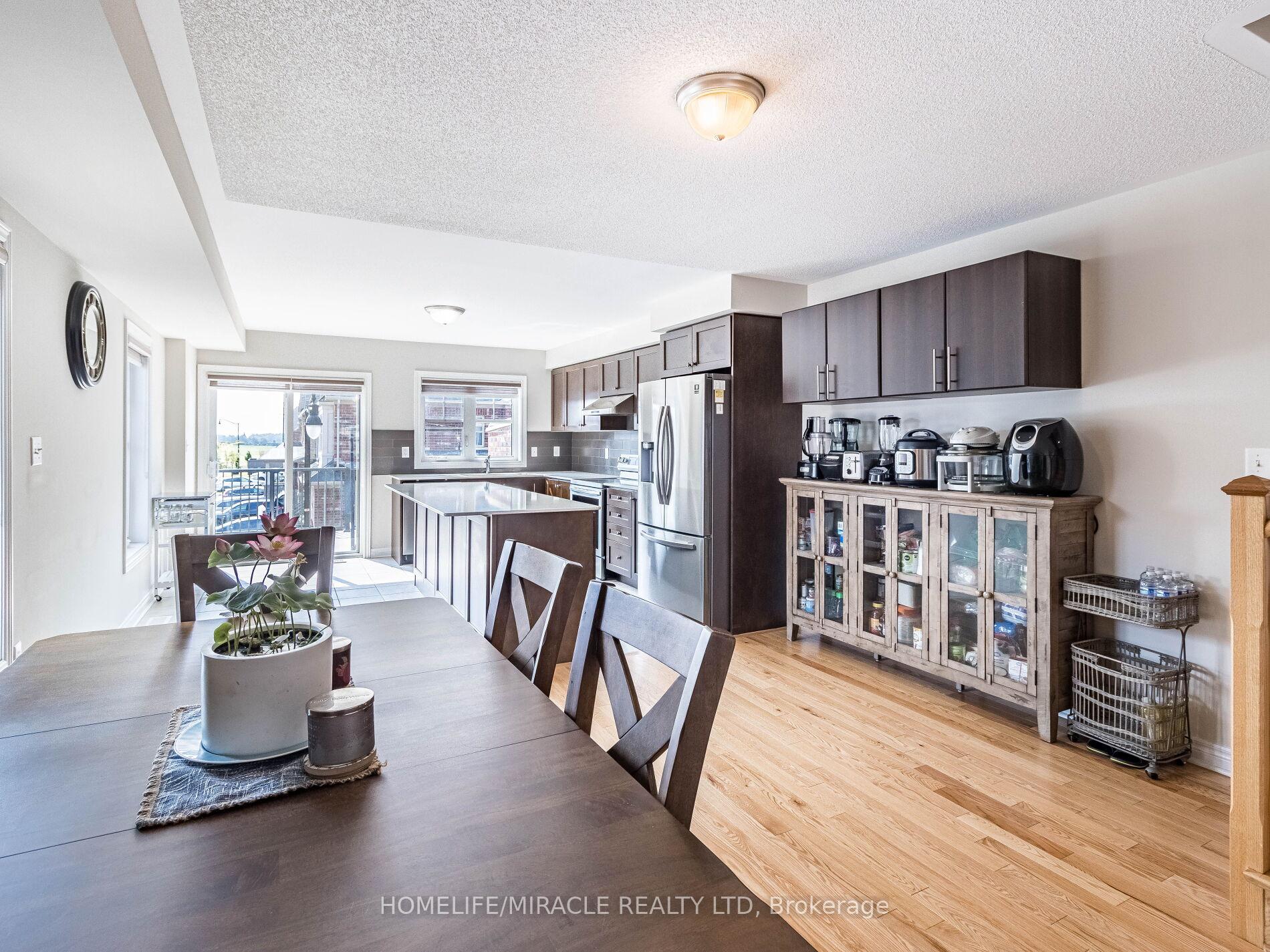 Photo 23 of 43 Finegan Circle, Brampton, Northwest Brampton — HOMEH