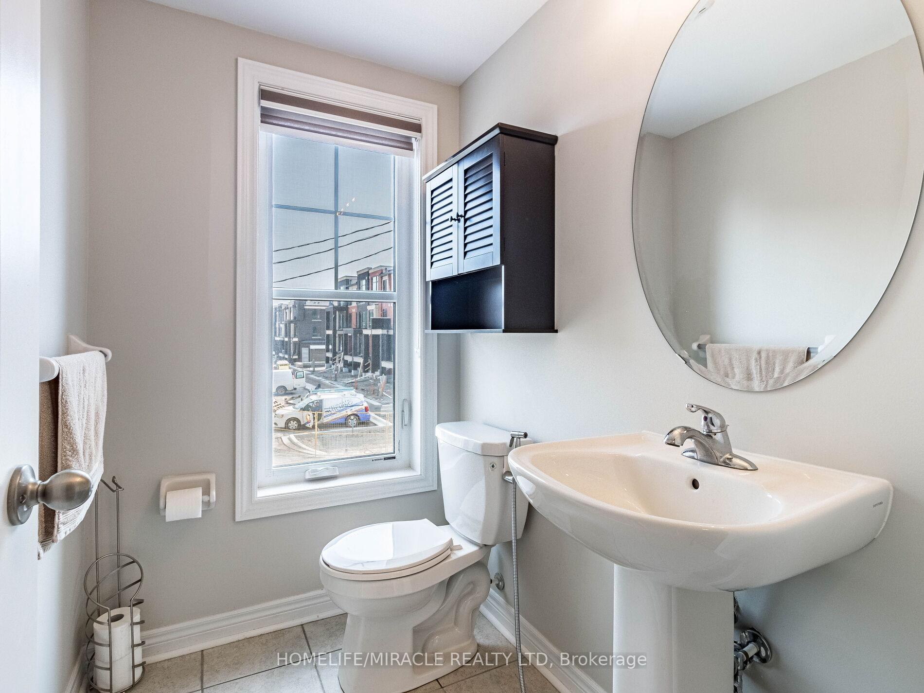Photo 28 of 43 Finegan Circle, Brampton, Northwest Brampton — HOMEH