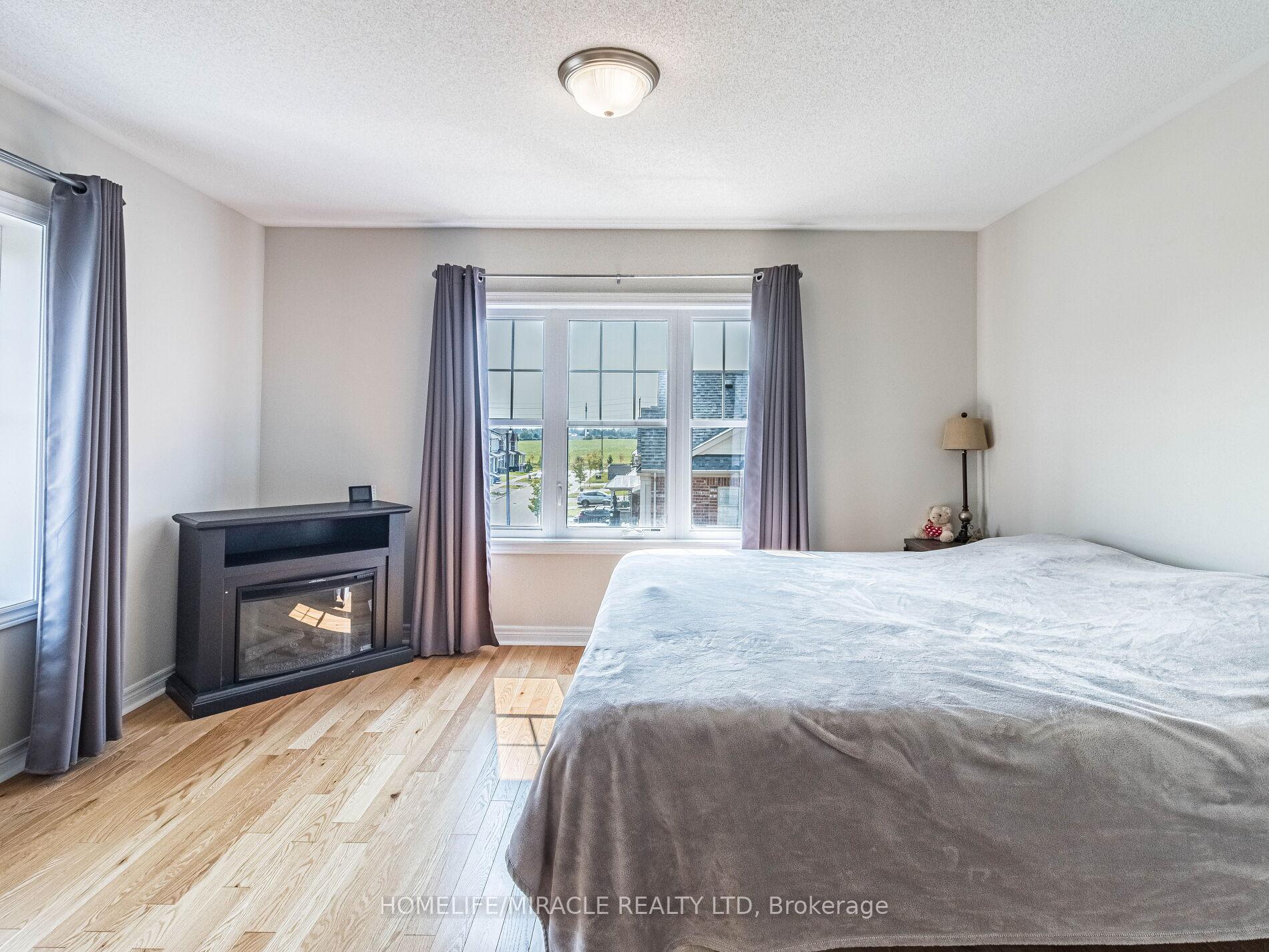 Photo 32 of 43 Finegan Circle, Brampton, Northwest Brampton — HOMEH