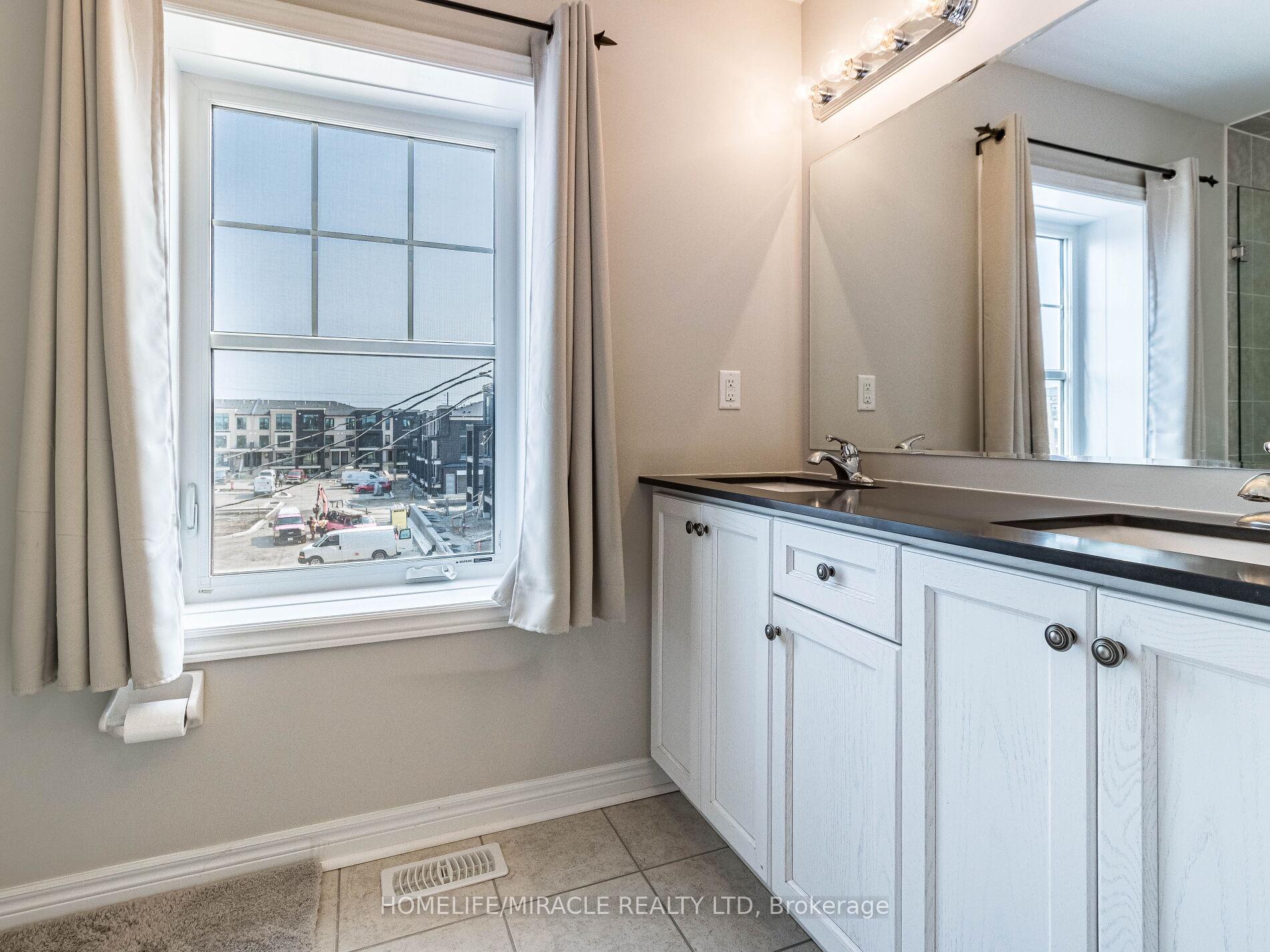 Photo 31 of 43 Finegan Circle, Brampton, Northwest Brampton — HOMEH