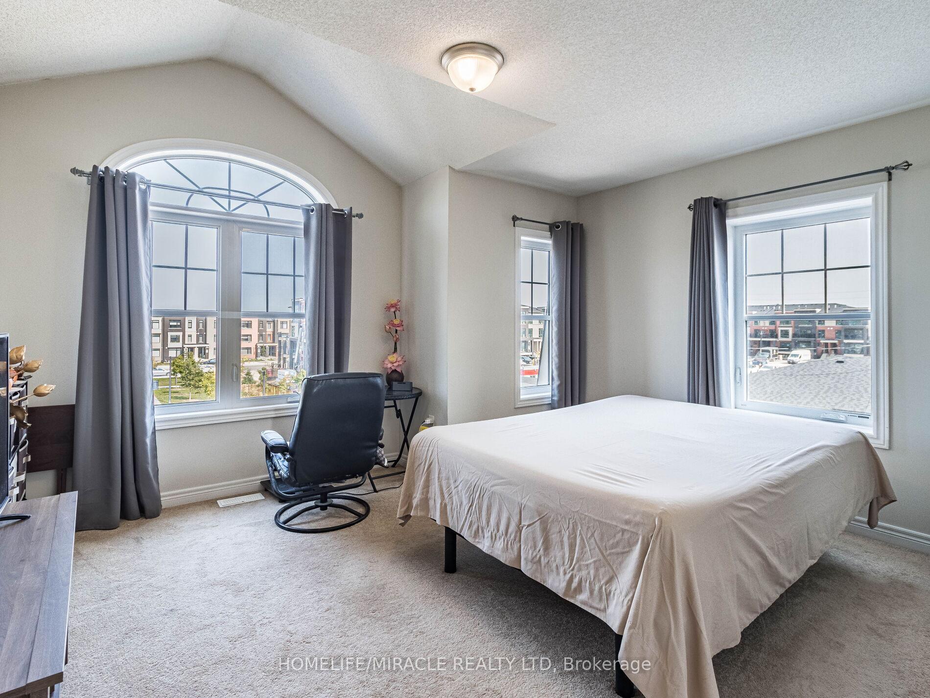 Photo 46 of 43 Finegan Circle, Brampton, Northwest Brampton — HOMEH