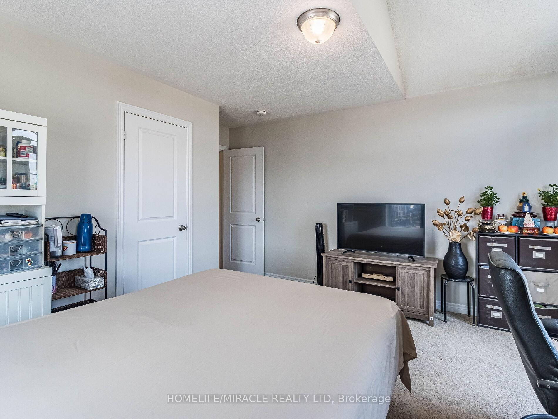 Photo 48 of 43 Finegan Circle, Brampton, Northwest Brampton — HOMEH