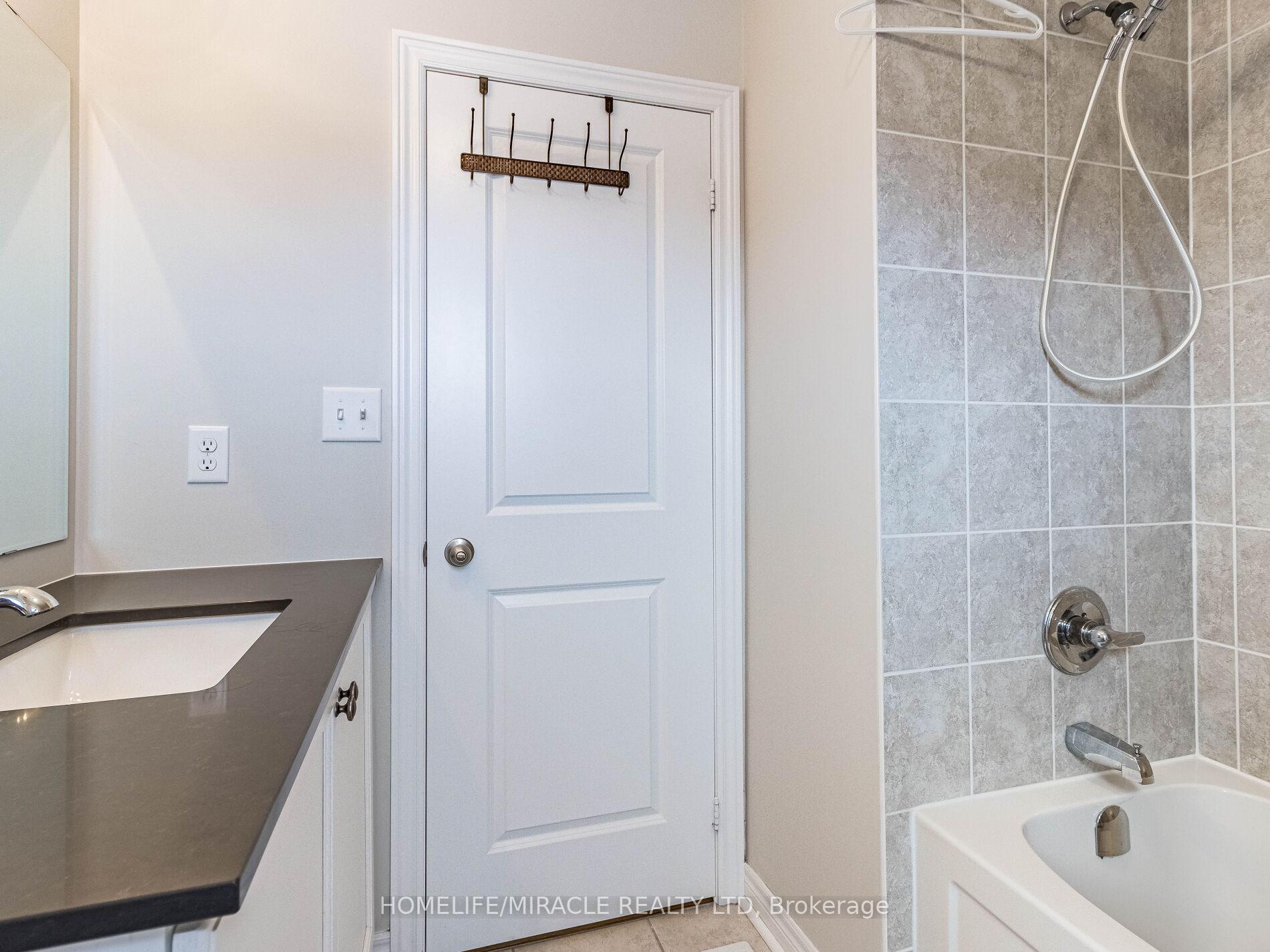 Photo 45 of 43 Finegan Circle, Brampton, Northwest Brampton — HOMEH