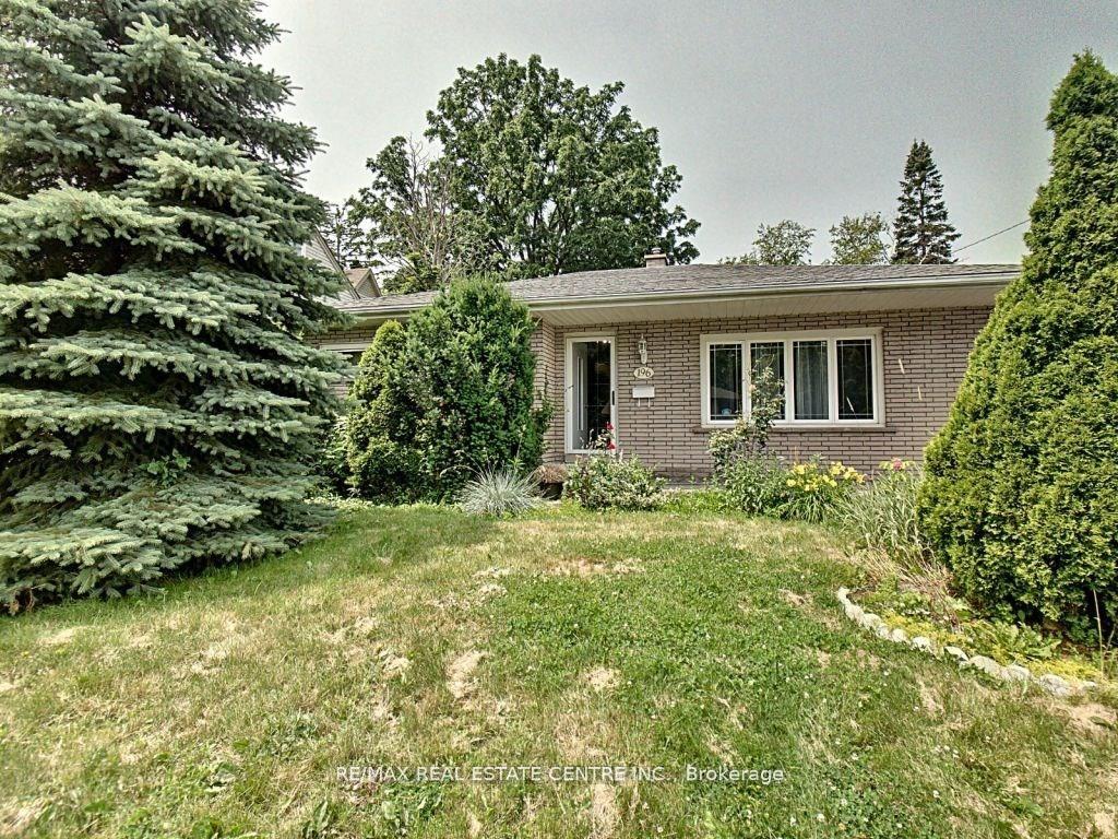 Front of 196 Rifle Range Road