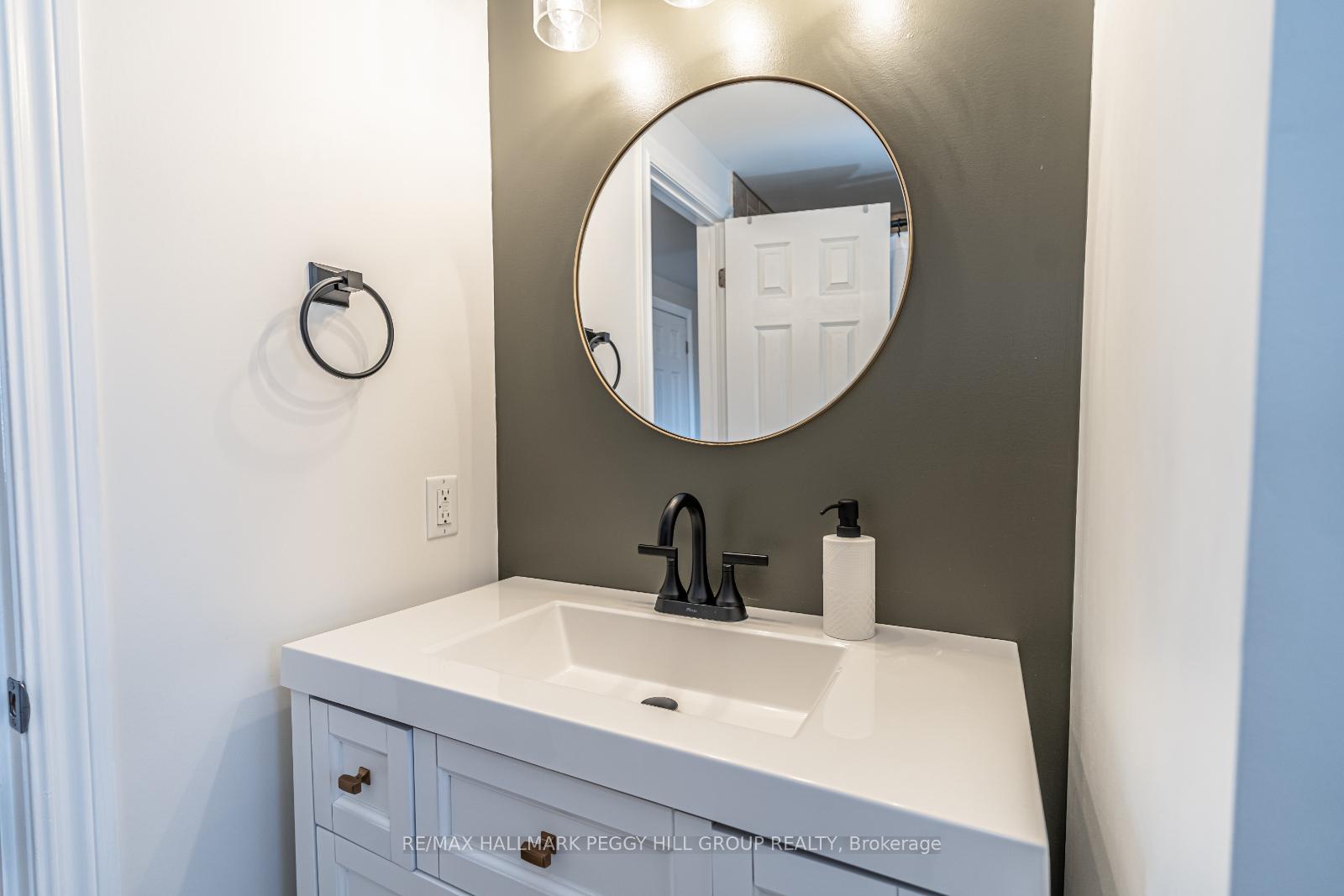 Photo 10 of 211 Nathan Crescent, Barrie, Painswick South — HOMEH