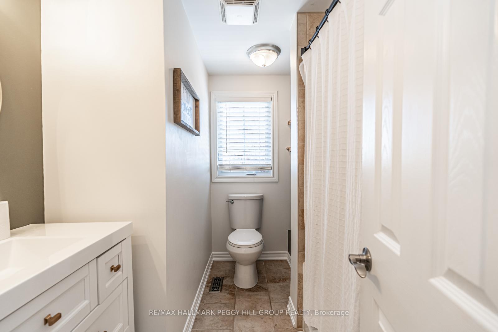 Photo 11 of 211 Nathan Crescent, Barrie, Painswick South — HOMEH