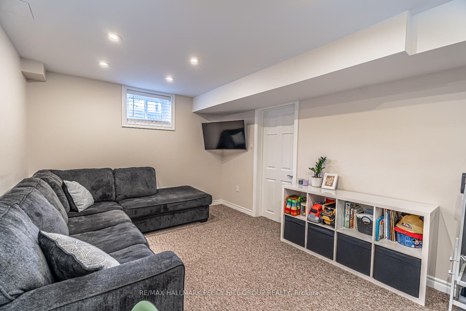 Photo 12 of 211 Nathan Crescent, Barrie, Painswick South — HOMEH