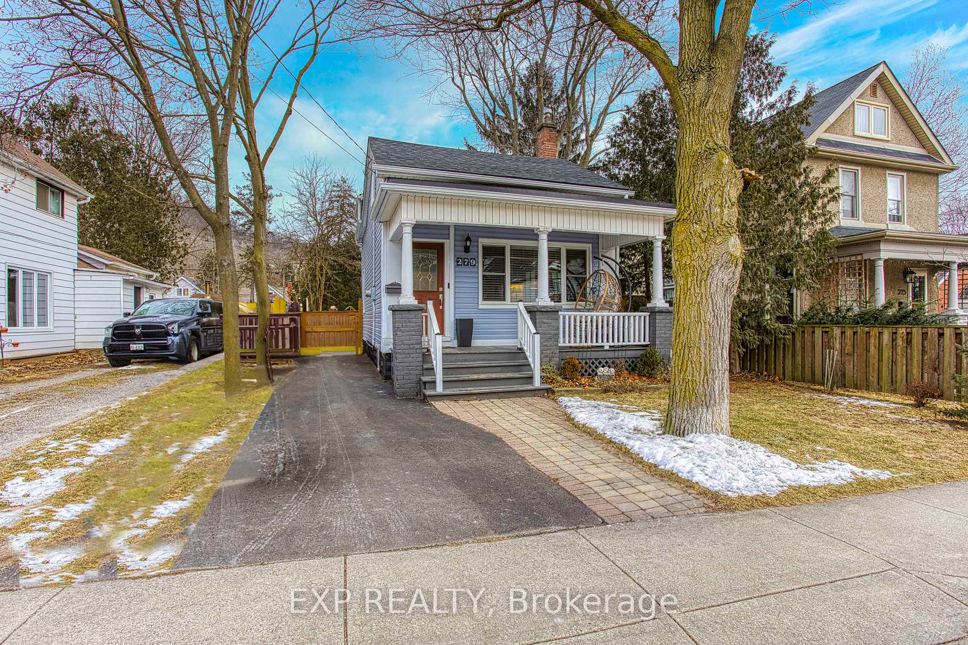 Front of 279 Park Street W