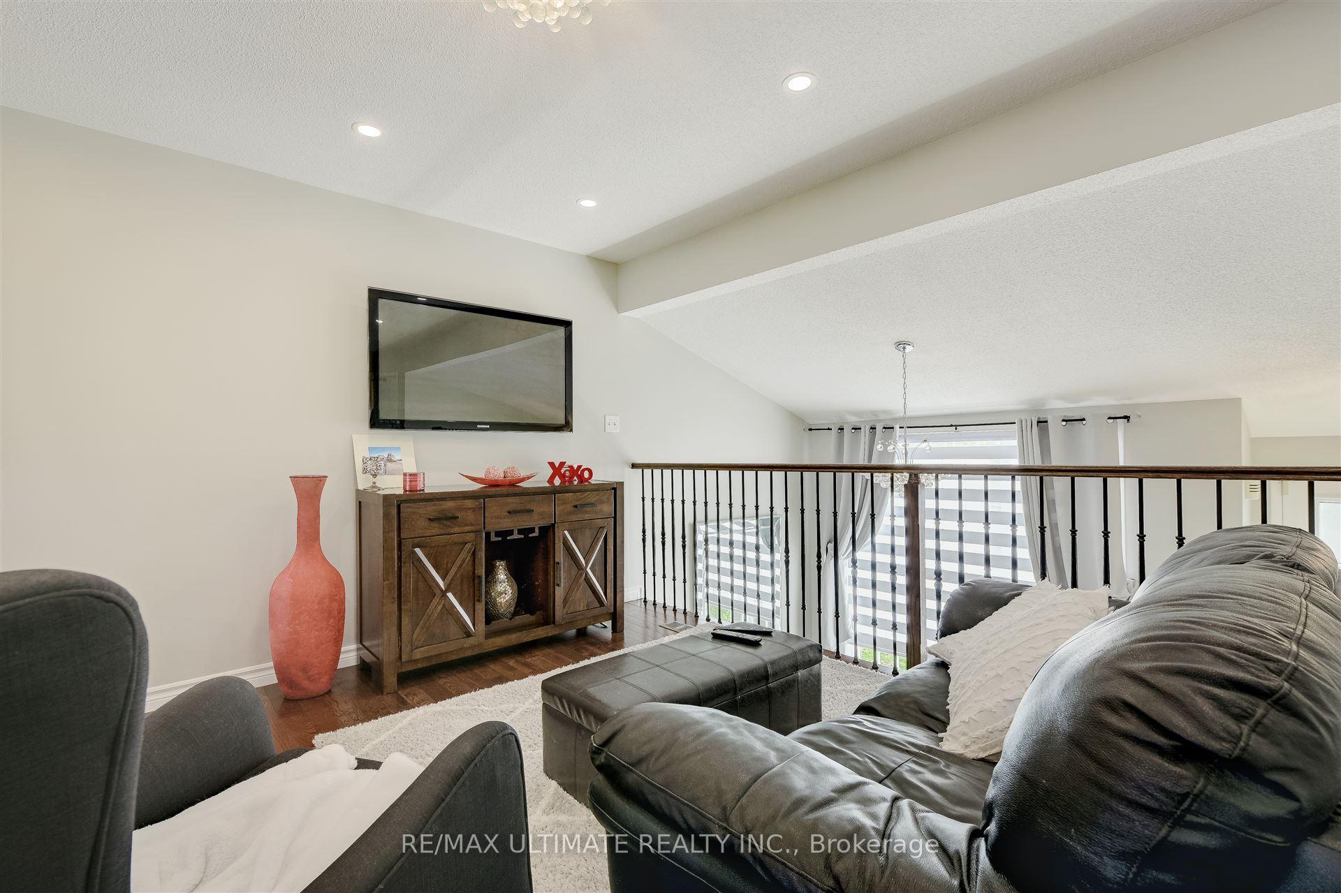 Photo 10 of 158 Hanmer Street E, Barrie, East Bayfield — HOMEH