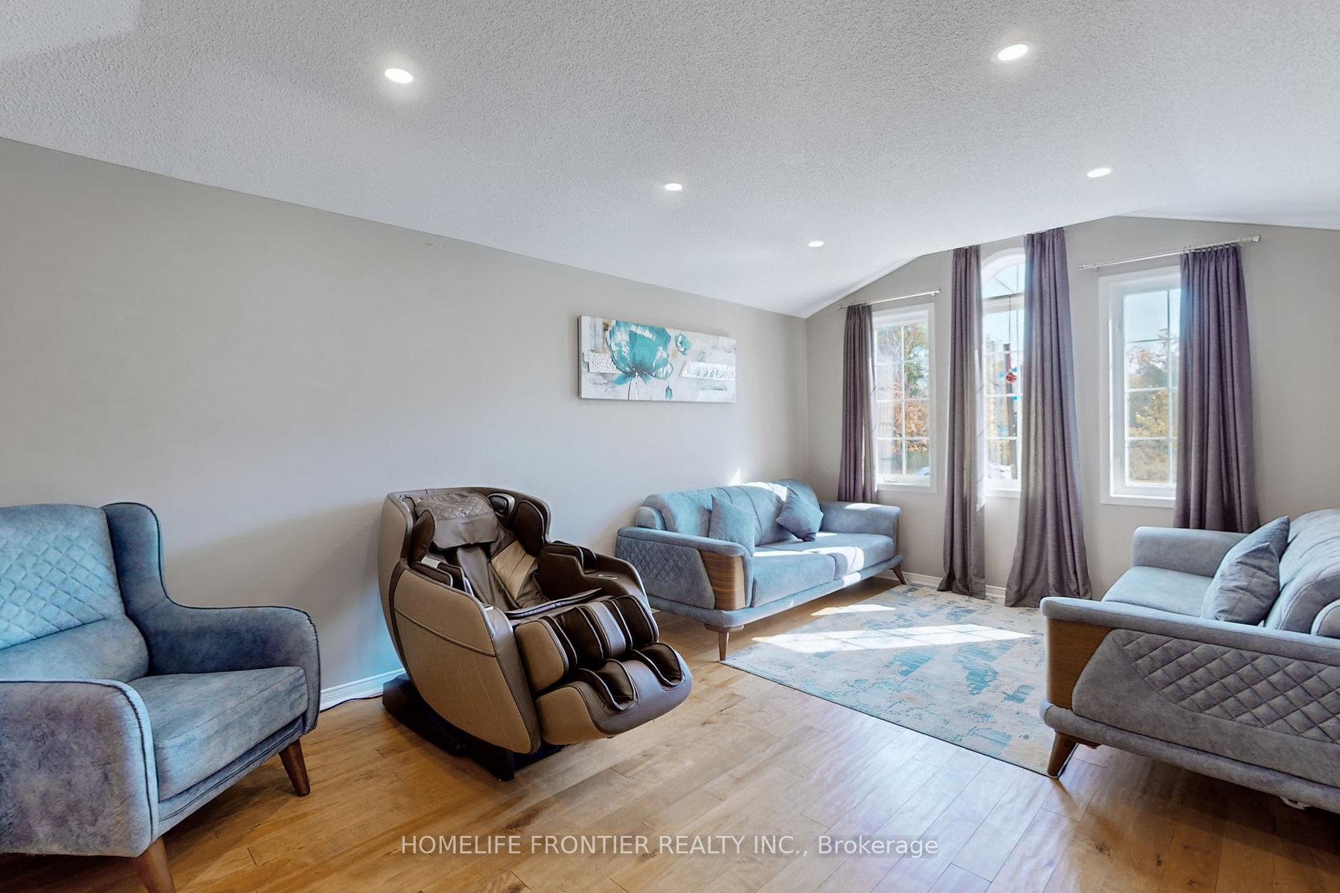 Photo 3 of 48 Patrick Drive, Barrie, Painswick South — HOMEH