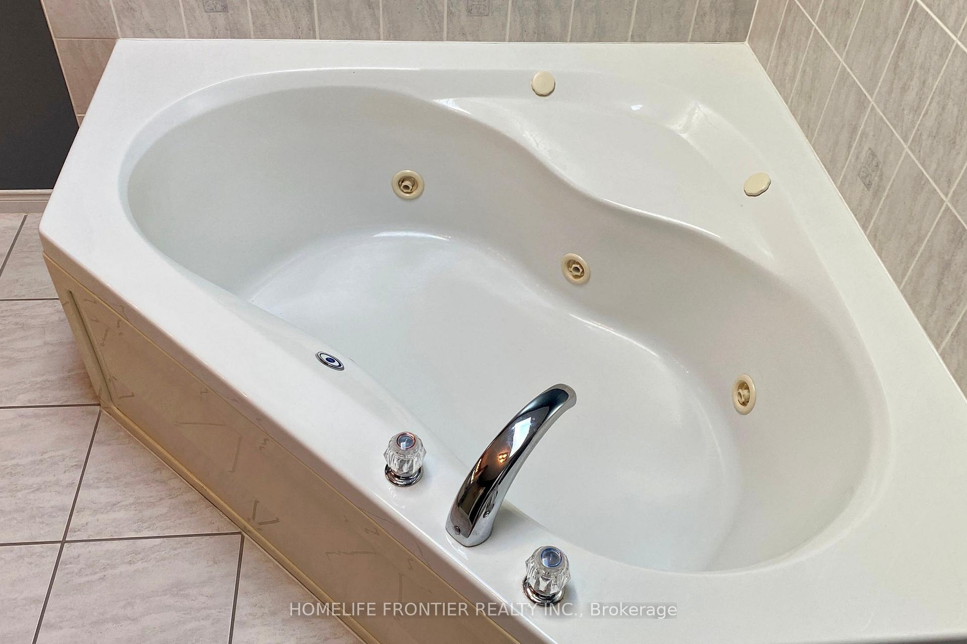 Photo 27 of 48 Patrick Drive, Barrie, Painswick South — HOMEH