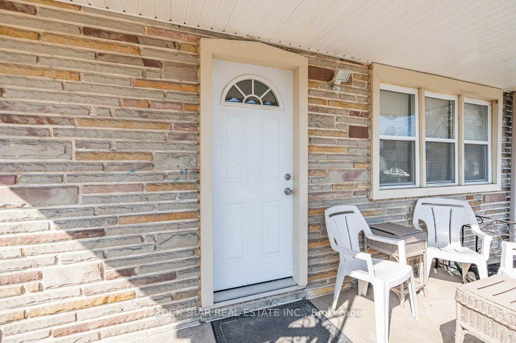 Photo 3 of 81 Grass Avenue, St. Catharines, Downtown — HOMEH