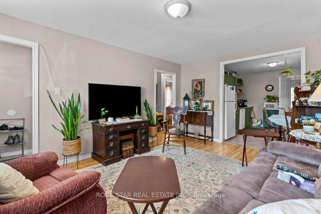 Photo 4 of 81 Grass Avenue, St. Catharines, Downtown — HOMEH