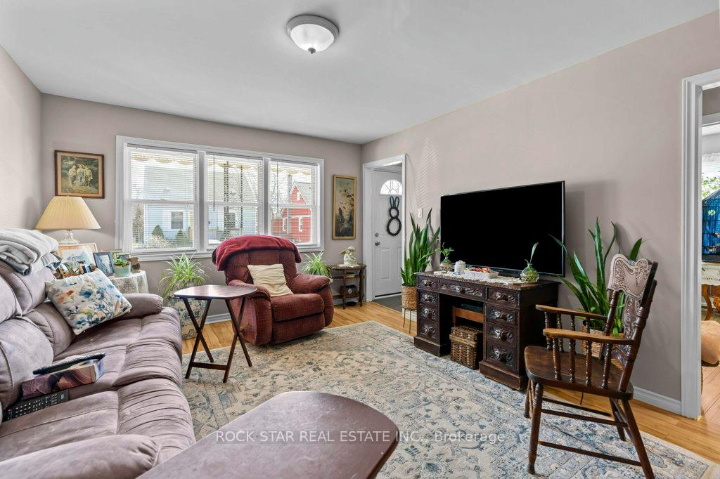 Photo 5 of 81 Grass Avenue, St. Catharines, Downtown — HOMEH