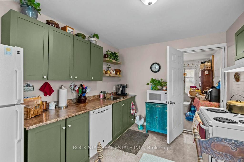 Photo 6 of 81 Grass Avenue, St. Catharines, Downtown — HOMEH