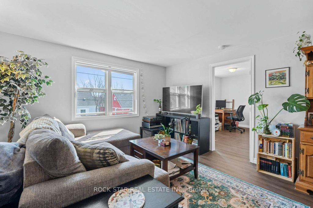 Photo 22 of 81 Grass Avenue, St. Catharines, Downtown — HOMEH