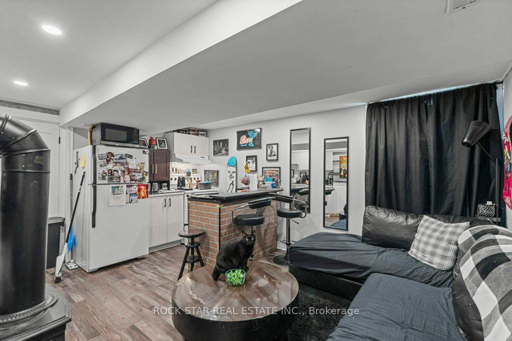 Photo 31 of 81 Grass Avenue, St. Catharines, Downtown — HOMEH