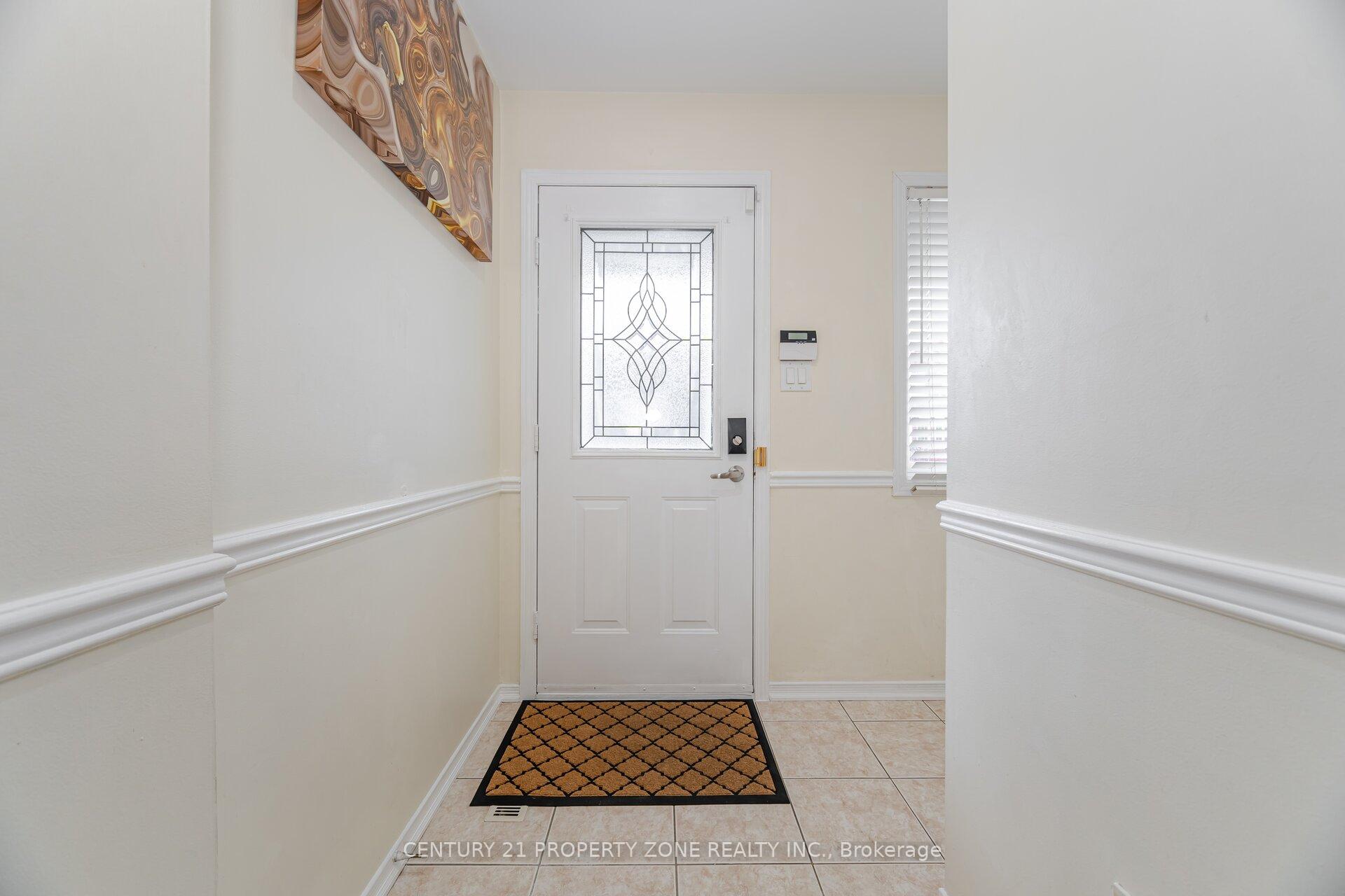Photo 2 of 19 Streamside Lane, Brampton, Sandringham-Wellington — HOMEH