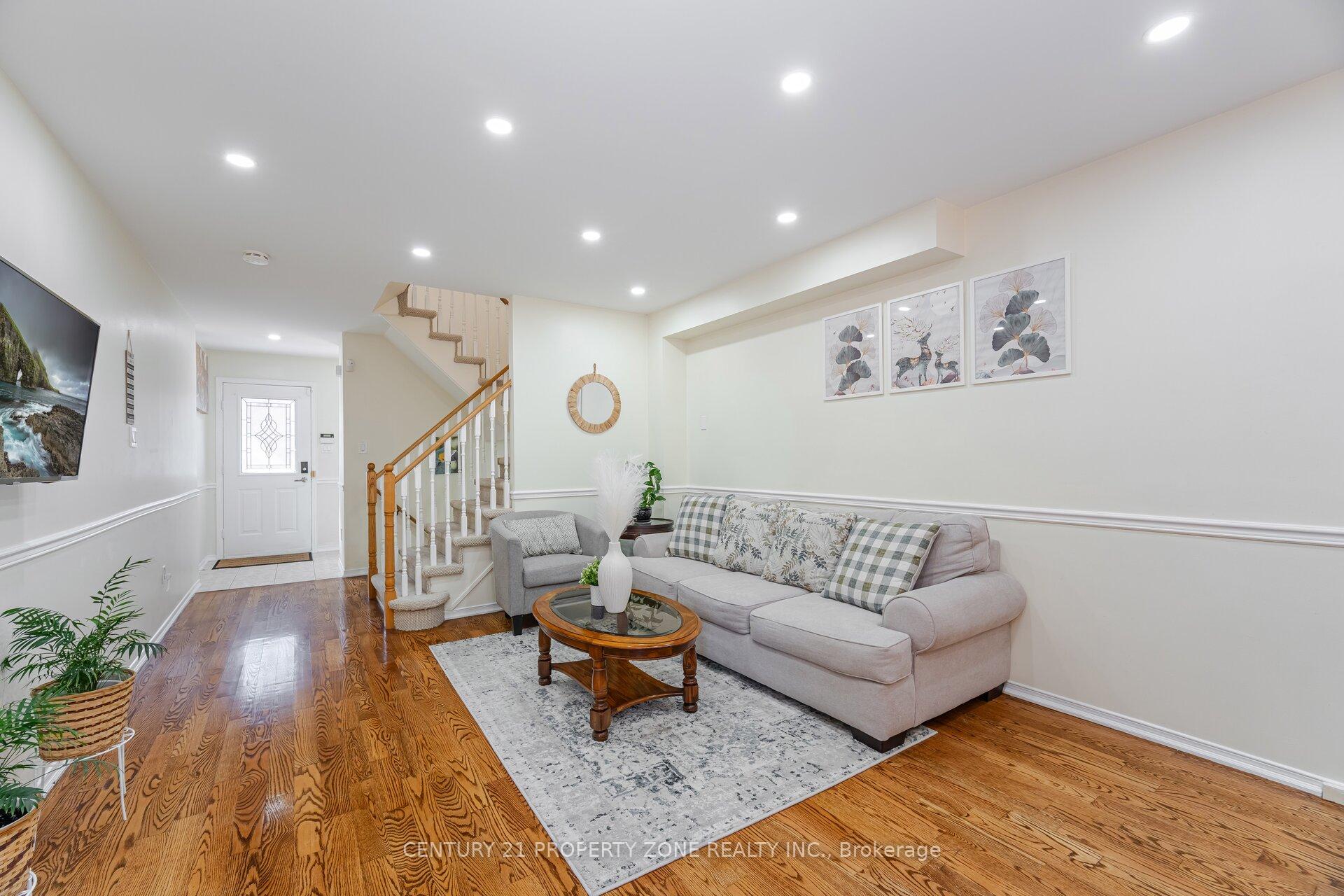 Photo 4 of 19 Streamside Lane, Brampton, Sandringham-Wellington — HOMEH