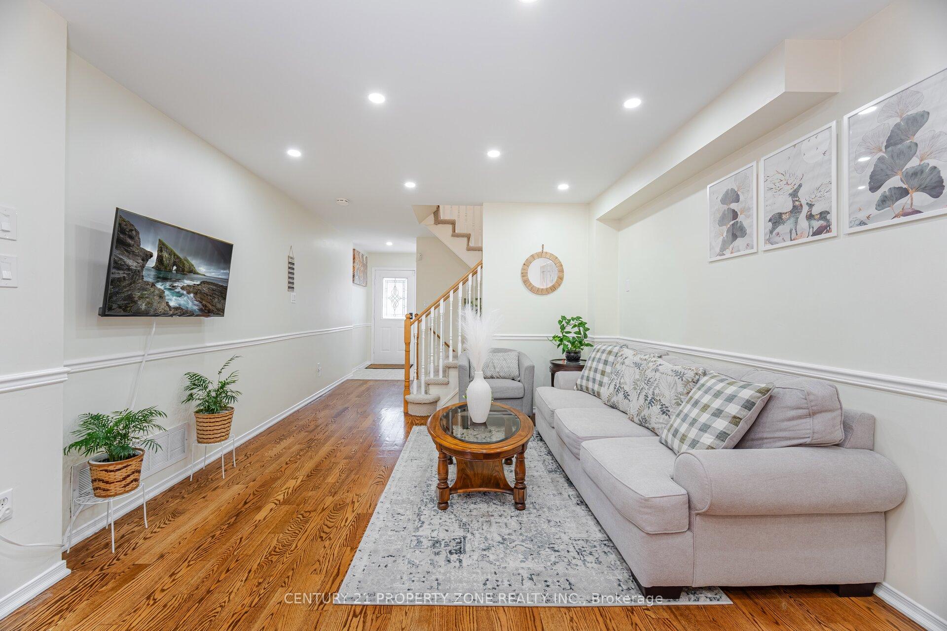 Photo 5 of 19 Streamside Lane, Brampton, Sandringham-Wellington — HOMEH