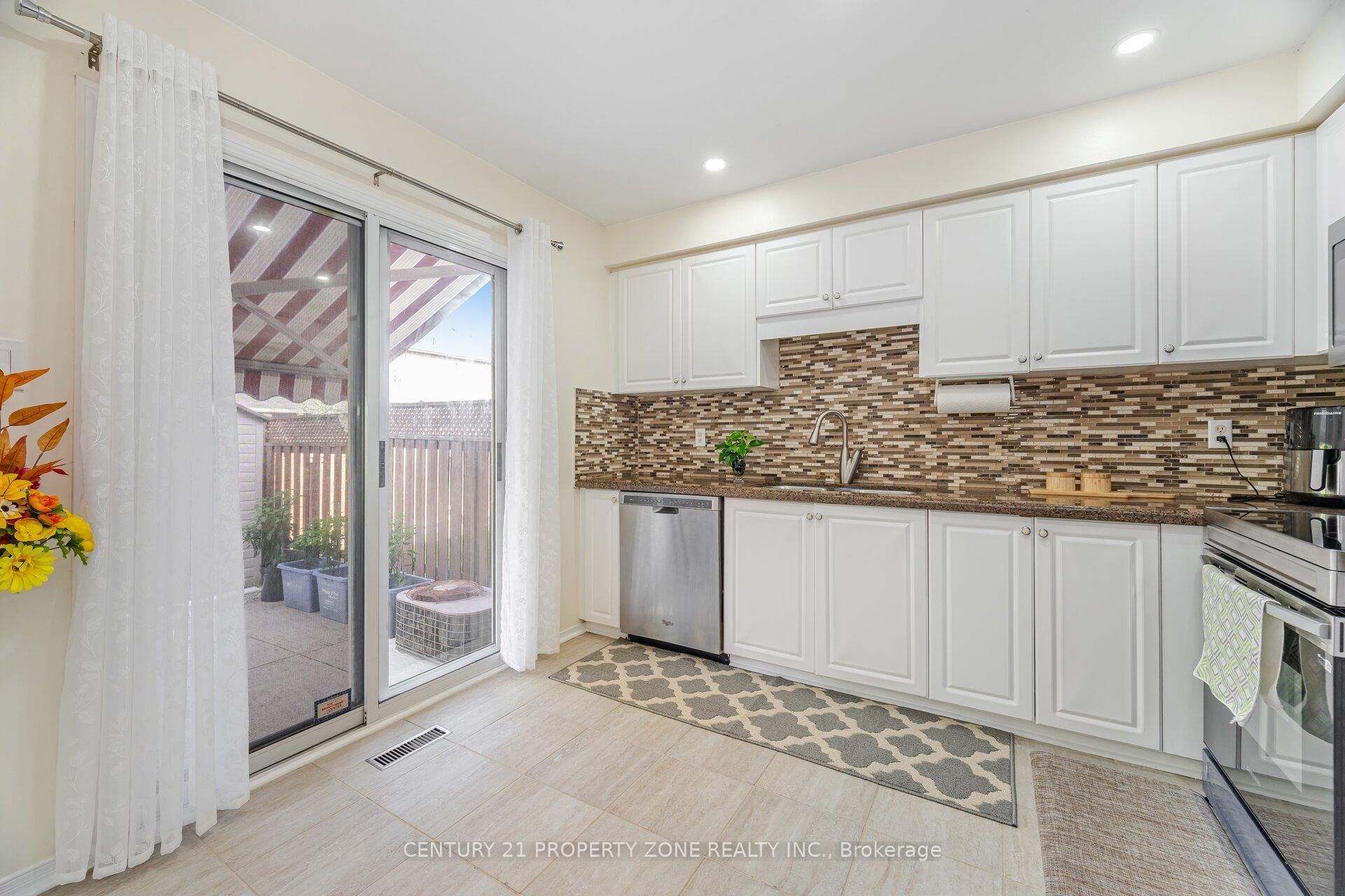 Photo 14 of 19 Streamside Lane, Brampton, Sandringham-Wellington — HOMEH