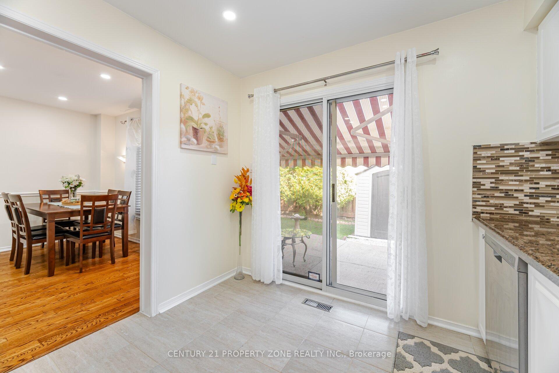 Photo 12 of 19 Streamside Lane, Brampton, Sandringham-Wellington — HOMEH