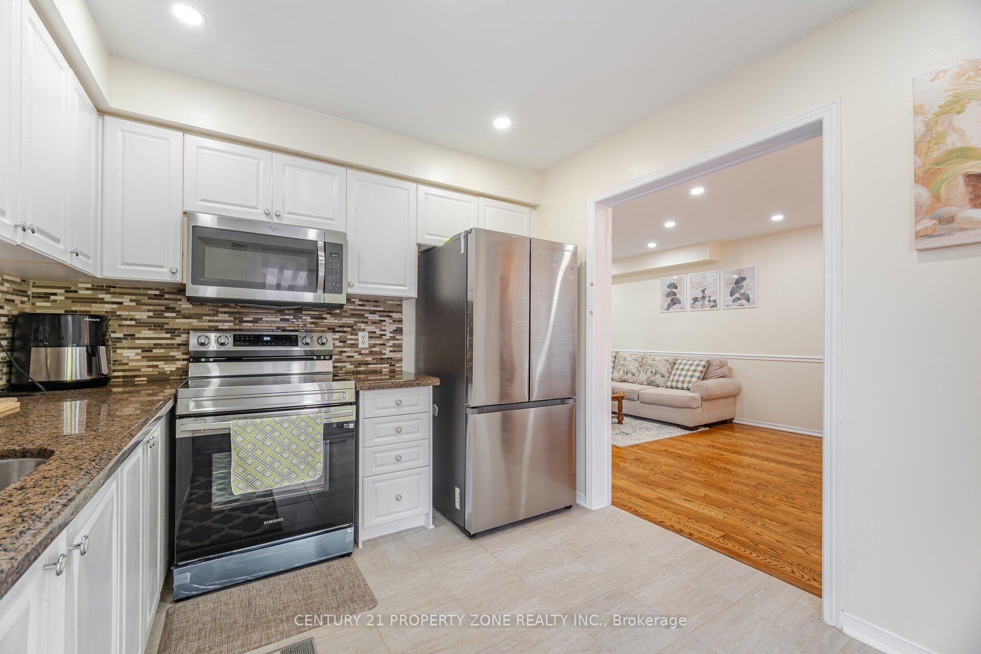 Photo 11 of 19 Streamside Lane, Brampton, Sandringham-Wellington — HOMEH